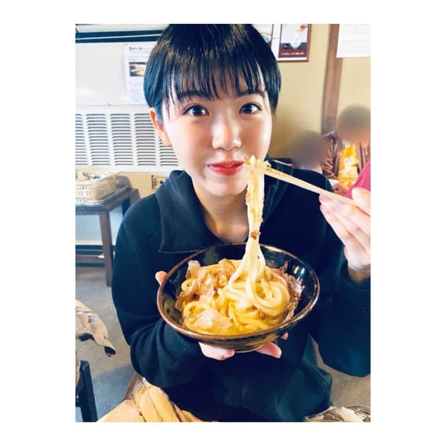 彩香さんのインスタグラム写真 - (彩香Instagram)「念願の讃岐うどん✨ #わら家 さんでいただきました〜😋 うどんのコシが凄くて衝撃の美味しさでした👀‼️ツアーで行く時もまた食べたいな〜(●´ω｀●) 5月31日に#高松dime でLIVEするのでみなさん待ってます🙏🏻🙇🏻‍♀️ ＊ ＊ ＊ #香川#kagawa#高松#takamatsu#讃岐うどん#うどん#念願」2月9日 16時57分 - saika_ringomusume