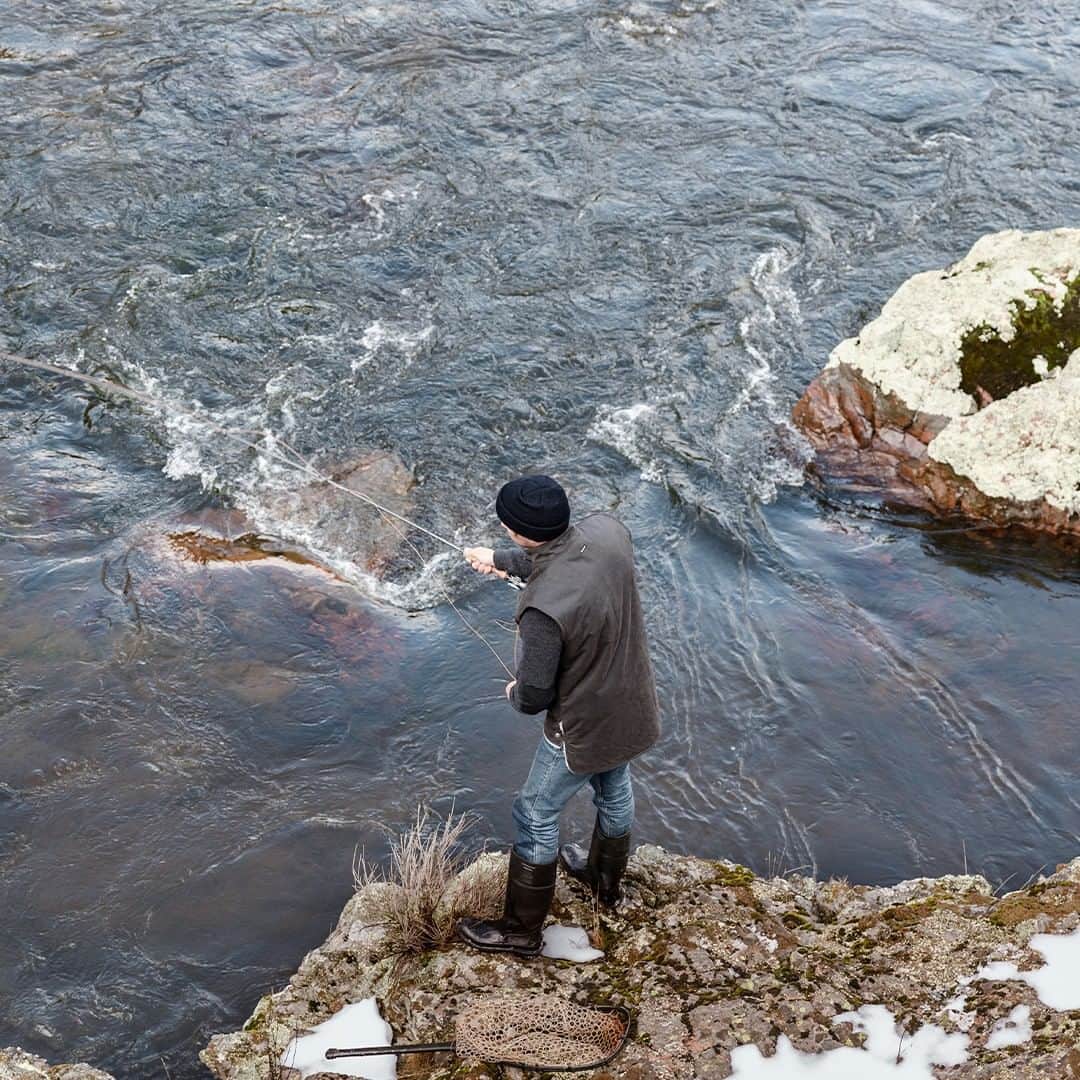 のインスタグラム：「Versatile and wool lined for extra warmth, The Jumbuck Vest is a no brainer for sinking a line in colder climates. Shop now via link in bio.⁠ @mickey.finn Image by @timclark1」