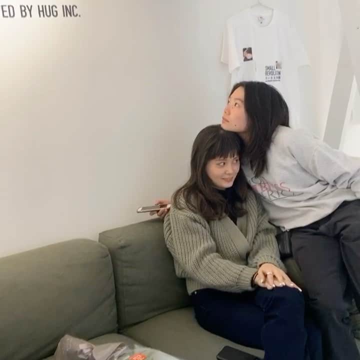 エイミーのインスタグラム：「手の動き🤔」