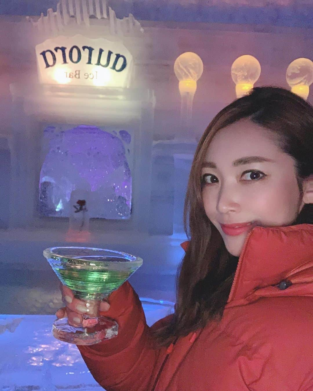 長谷川朋美さんのインスタグラム写真 - (長谷川朋美Instagram)「全てが氷でできてる#icebar に行ってきました✨ ・ アイスのグラスで#martini 飲んだよ🍸美味しかった❤️ ・ #アイスミュージアム の中にあるので、アイスの彫刻もたくさんあり、神秘的で美しかった😍 ・ こちらでは#iceart の大会が開かれているそう❣️ ・ #art #ice #Aurora #winter #アラスカ #Alaska #beautifuview #amazing」2月9日 17時23分 - hasegawa.elena.tomomi