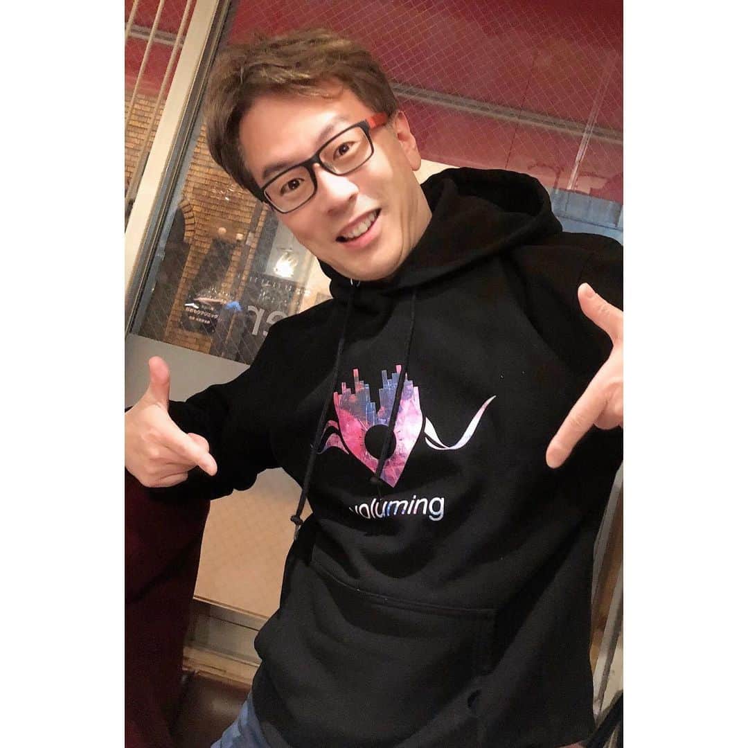 のインスタグラム：「・ ・ 【nonver】 ・ 川田プロデュースの ブランド @nonver_style ・ グラフィックデザイン @mizutani_jewelry ・ 剛さんに強制納品w @kashiwagi.go ・ 宣伝通に宣伝してもらいますw ・ 今回のパーカー 「volume heart」 ・  ーーーーーーーーーーーーーーーーーーー ファッションはマインドを 相手に伝えるための武器である。 ・ “マインド” を “外見” という武器に変え、 すべての人が本質を最大限に活かし、 “Happy”になれる社会を目指します。 ・ Happy Styling Management ～あなたの為の専属スタイリスト～ happystyling.wixsite.com/main ・ Nonver Style  https://nonver.paintory.com/  @takamasakawata @happystylingmanagement @nonver_style ーーーーーーーーーーーーーーーーーーー #happystylingmanagement #nonverstyle #nonver #stylistlife #fashion #fashionphotography #beautiful  #tshirts #ファッション #ファッションスタイリスト #メンズファッション #レディースファッション #コーディネート #大人コーデ #tシャツ #経営者 #起業家 #お洒落さんと繋がりたい」