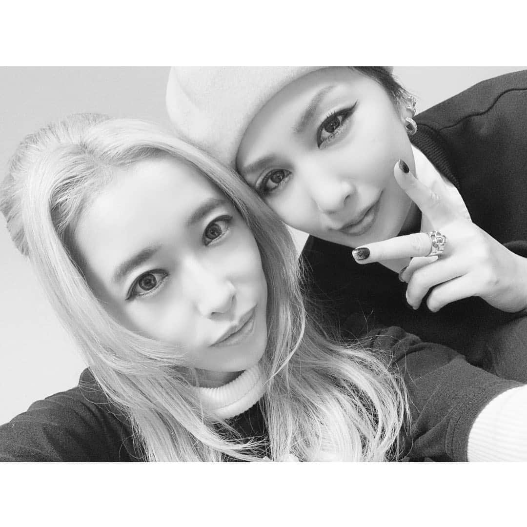 加藤ミリヤさんのインスタグラム写真 - (加藤ミリヤInstagram)「中島美嘉ちゃん @mikanakashima_official と久しぶりにランチ。 ミカミリまたやりたいなあなんて色々話しこんで気づけば3時間あっという間。 お互い芸能界の友達が少ないので大切な歌手仲間だね。美嘉ちゃんの声がすき。  #ミカミリ」2月9日 17時51分 - miliyahtokyo