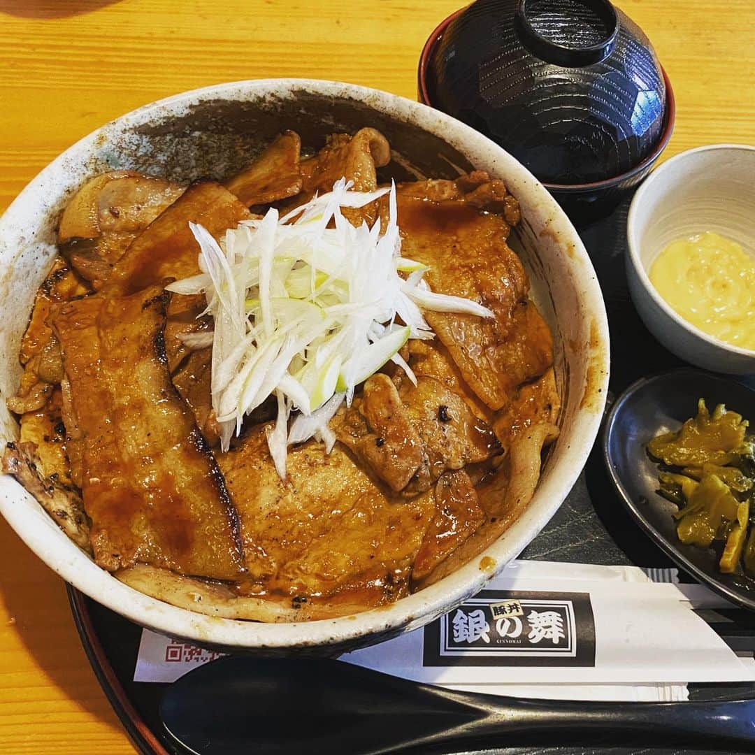 濱口優さんのインスタグラム写真 - (濱口優Instagram)「#北海道 #豚丼 #銀の舞」2月9日 17時49分 - hamaguchi_masaru