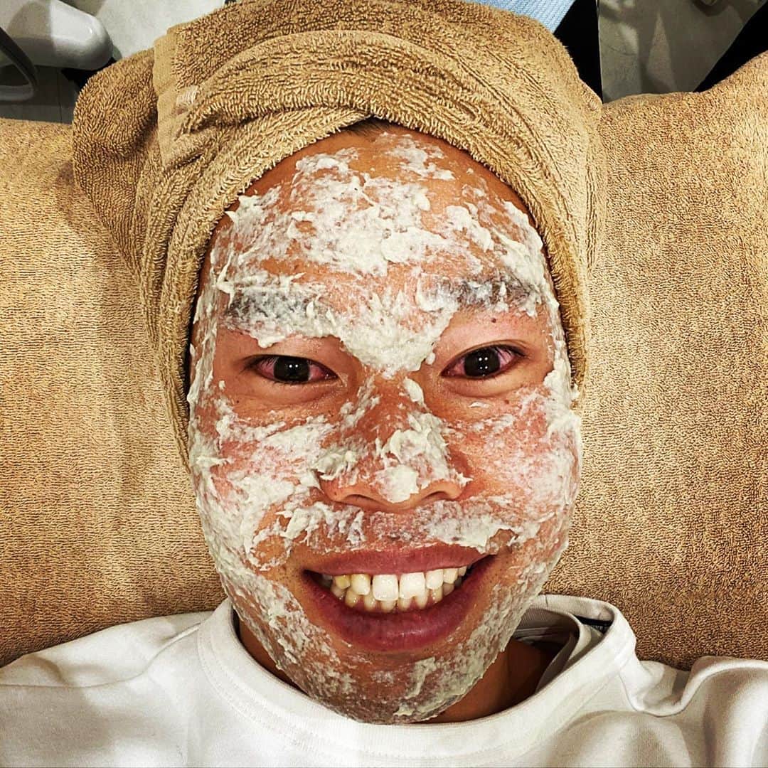 マキヒカのインスタグラム：「. . ぎゃーーー😱😱😱😱❤️ お久しぶりの美容ヒカ✨✨ お肌ツルツル💚💚 いつもありがとうございます😊 . #汚っ #顔に出されたんか #汚さの先に綺麗がある #成長の先に成功 #ケイスケっす #キレイなりたかったらシルクドココ #シルクドココ　 #ヴィッセル神戸皆さん行ってる #皆さんは言いすぎた #silkdecoco #ボタフォゴ」