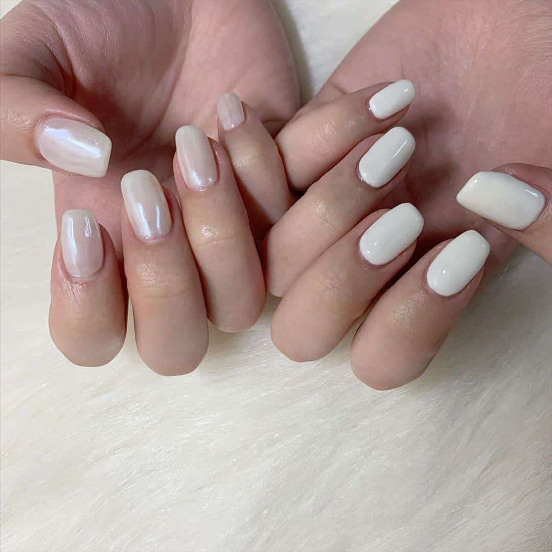 RiLiさんのインスタグラム写真 - (RiLiInstagram)「トレンド素材を指先にも取り入れて💫【サテンネイル】💅 ..... 今年の春ファッションで注目👀の“サテン”をネイルにも💅ミラーネイルで作る【サテンネイル】がとってもかわいいの❣️ 光沢感✨があって、春🌸のお洋服にもバッチリ合うデザインだよ🥺💌シンプルなワンカラーデザイン、個性派デザインもとにかくおしゃれすぎる👱🏻‍♀️🍒 キラキラ✨な指先はみんなの視線👀が集まる予感…💭💕次のネイル💅のデザインはサテンネイルで決まり💡 ❣ ❣ ❣ ❣ ❣ サイトやSNSで掲載させていただくお写真募集中😘📸 かわいいコーデやアイテム、注目スポットなどが撮れたら、ハッシュタグ→#rili_tokyo  を付けて投稿❗ ． Special Thanks💋 Photo by @otete.su__  @nana_k0725  @piu__n  @choto.nail @sayanail_38 @epica_saki @nail_by_yuri @kiri___nail @iku_nail_alma  @chisa_nail_o0 ． #春 #春コーデ#サテンネイル #ニュアンスネイル #大理石ネイル #水滴ネイル #ミラーネイル #ワントーンネイル #シンプルネイル #ブラウンコーデ #ベージュコーデ  #ワントーンコーデ #シンプルコーデ  #カジュアルコーデ #ガーリーコーデ #置き画 #置き画くら部 #今日のコーデ #コーデ #コーディネート #RiLi  #おしゃれさんと繋がりたい #お洒落さんと繋がりたい #ファッション #패션스타그램 #ootd #outfit」2月9日 18時00分 - rili.tokyo