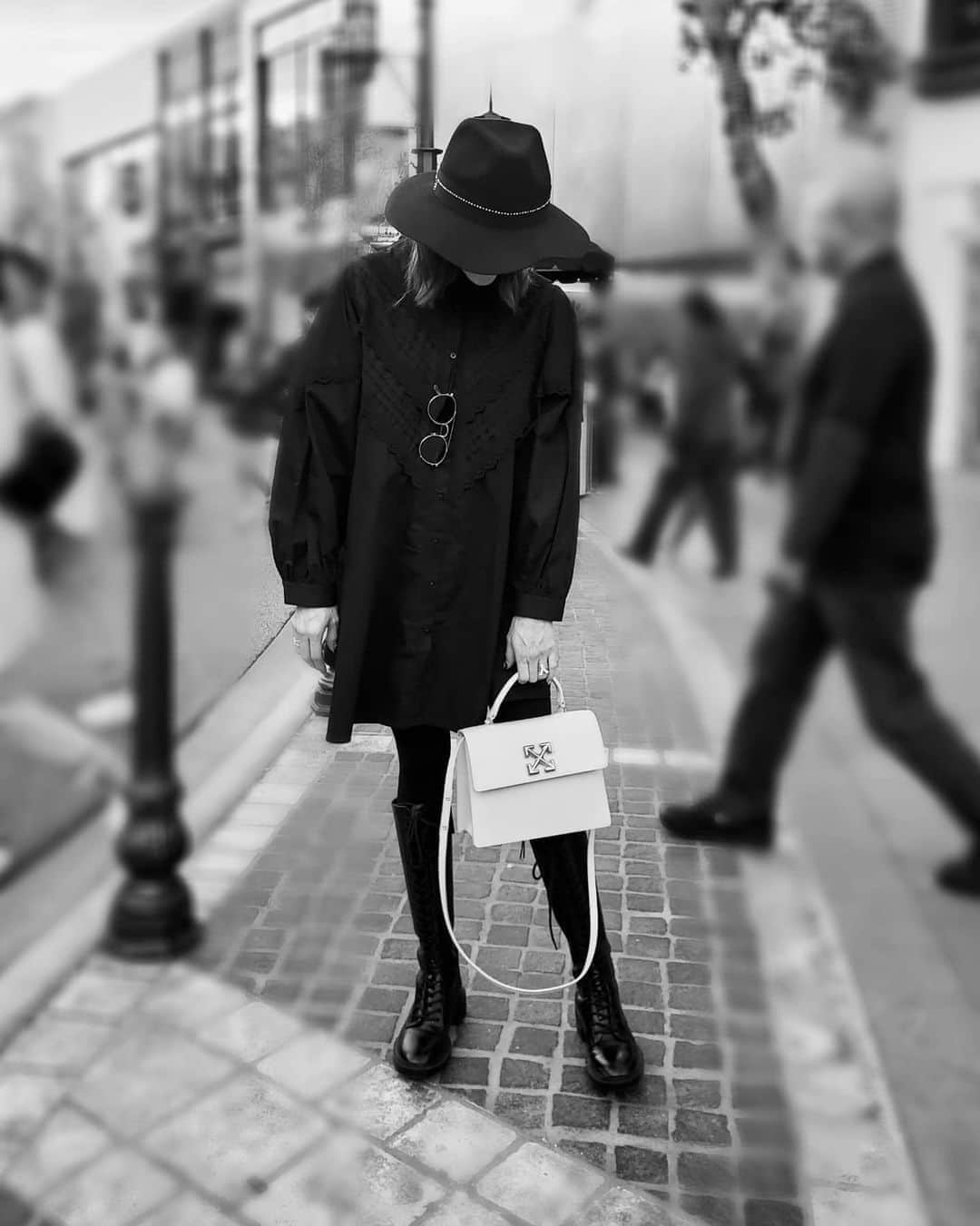 山田優さんのインスタグラム写真 - (山田優Instagram)「ある日の私服。。。 #outfit  #yusoutfit Blackコーデに Whiteバッグ🖤  #bag → #offwhite  @off____white  #onepiece & #boots → #zara @zara」2月9日 17時56分 - yu_yamada_