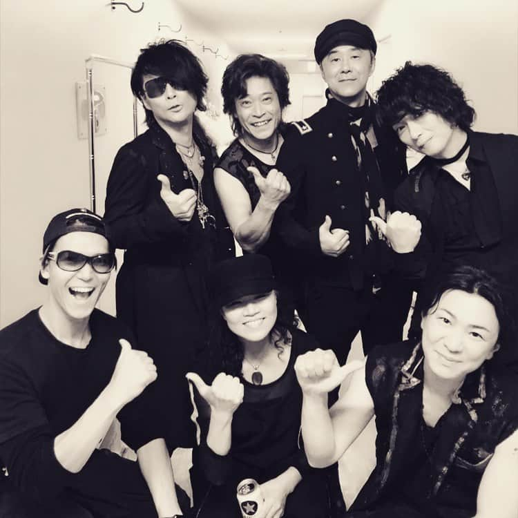 NATCHINさんのインスタグラム写真 - (NATCHINInstagram)「T-BOLAN LIVE HEAVEN 2020 「the Best」～繋～ 始まりました。 ‎T-BOLANの世界観とオーディエンスとの一体感が最幸でした。  メンバーの皆さん、優しく、熱く、時に厳しく最高です。 ‎BREAKERZのSHINPEIくんが観に来てくれました。ありがとう。 ‎エンジョーイ！！٩( ᐛ )و」2月9日 18時01分 - natchin1015