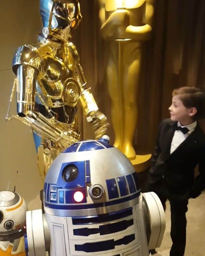 ジェイコブ・トレンブレイのインスタグラム：「Throw back to hanging out backstage at the #OSCARS with #C3PO, #R2D2, & #BB8...nbd. 🤯 Good luck to all the nominees tonight! ❤ #favoriteOSCARSmoment  #OSCARS2016」