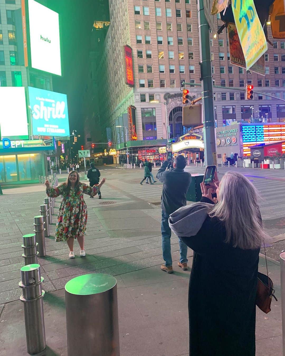 エイディー・ブライアントのインスタグラム：「my parents came to snl and at 2:30am they forced me stand in front of these @shrillhulu billboards in time square so they could BOTH simultaneously film me. I love them so much.  They created a monster 💅🏻.」