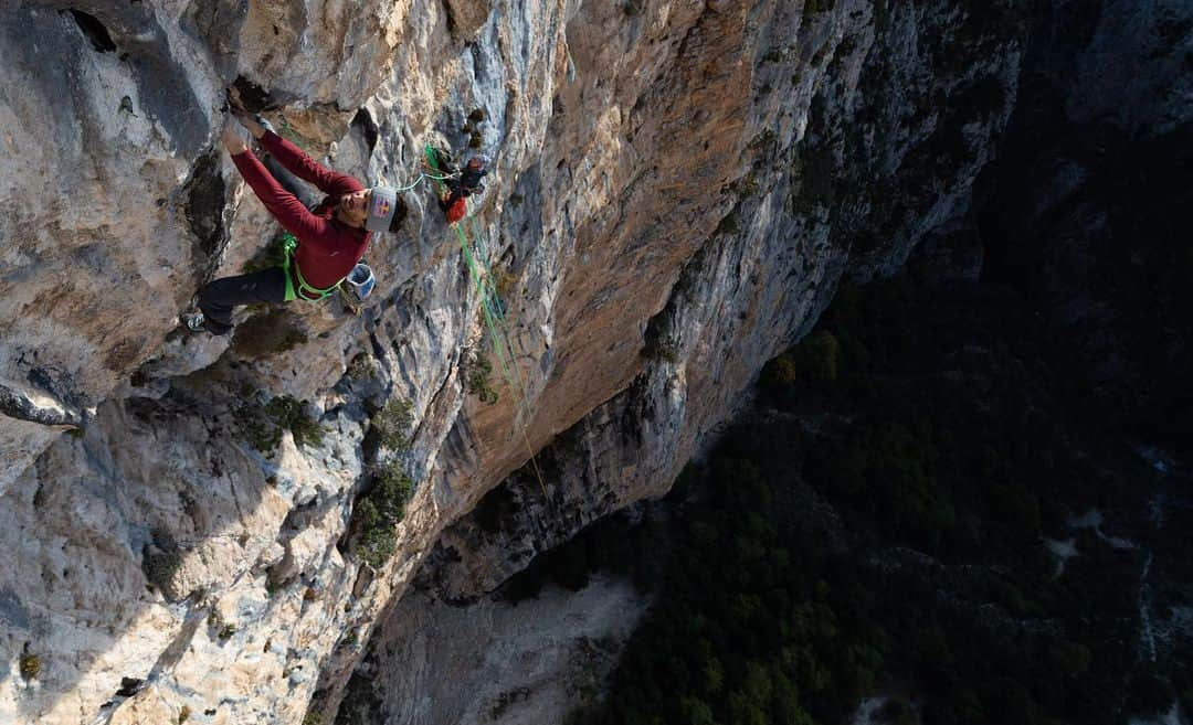 キリアン・フィッシュフーバーさんのインスタグラム写真 - (キリアン・フィッシュフーバーInstagram)「Together with @anna_stoehr in „Ali Baba“, one of the coolest and prettiest multi pitch climbs in the world. 📷 @alpsolut_pictures」2月10日 4時01分 - kilifish