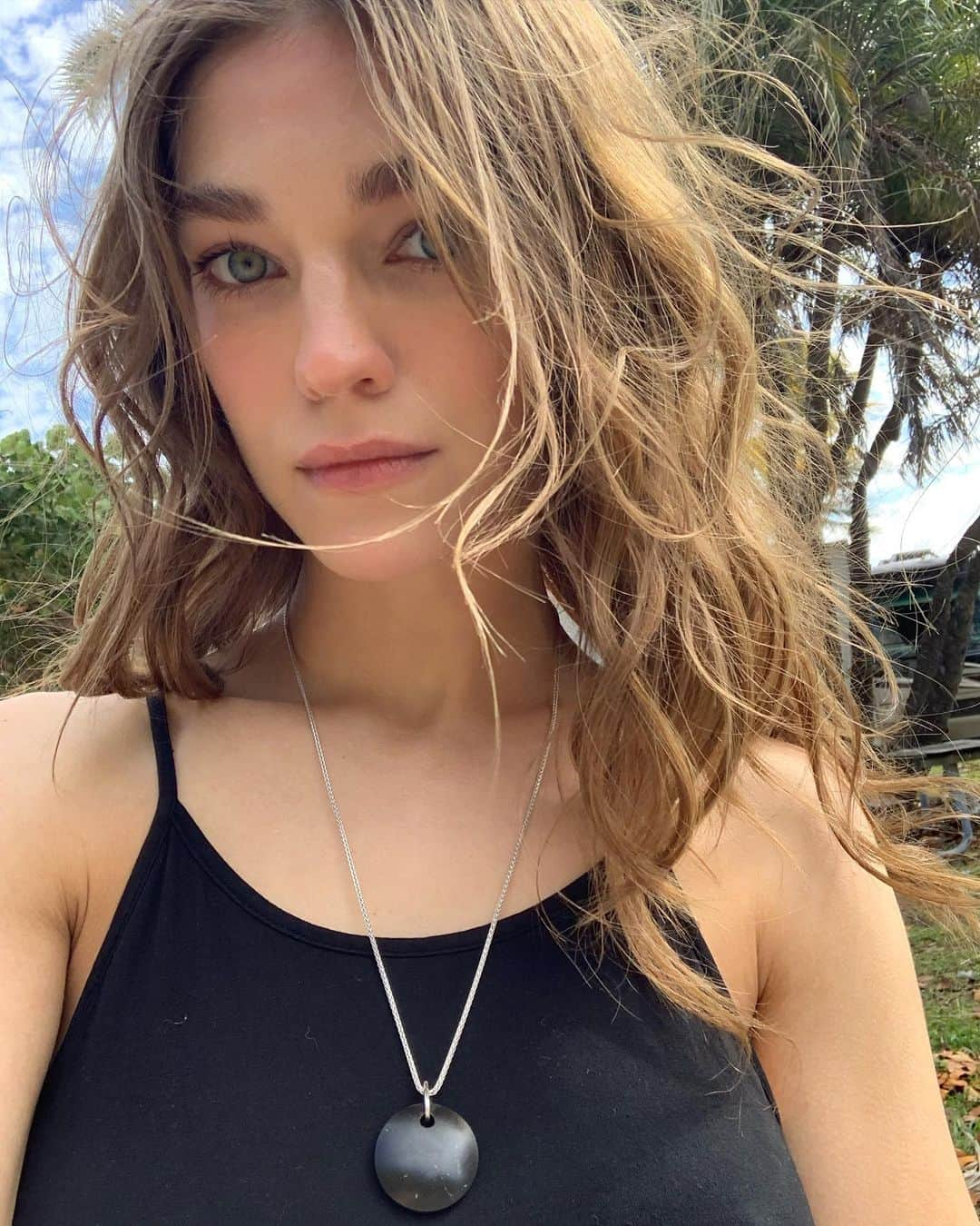 サマンサ・グラドヴィルさんのインスタグラム写真 - (サマンサ・グラドヴィルInstagram)「Beach please and thank you!! 🌴🌊 #miamimami #beachhairdontcare #paulfields」2月10日 4時14分 - samgradoville