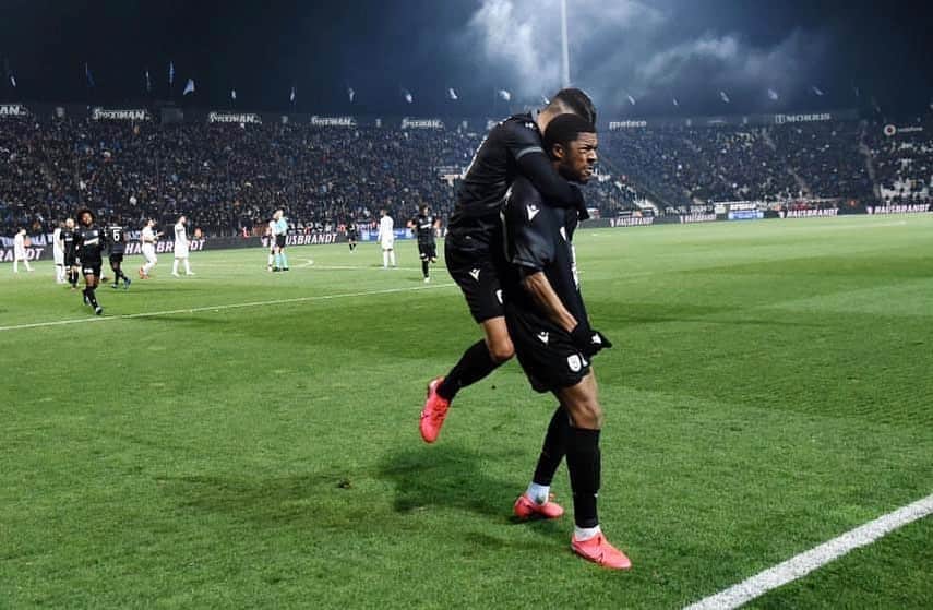 のインスタグラム：「The Lions Roar❗️⏳📶 💪🏾」