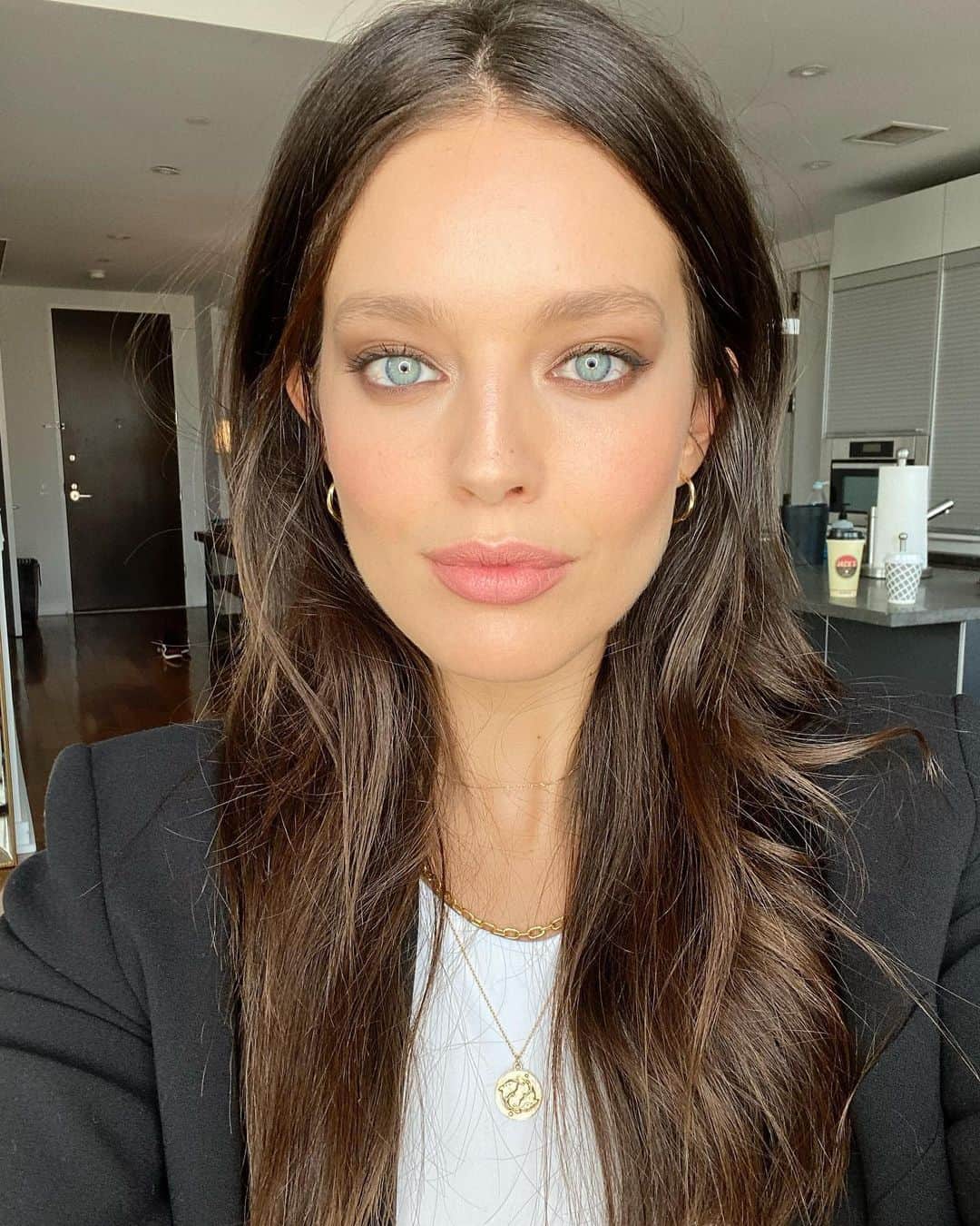 エミリー・DiDonatoのインスタグラム：「Today’s glam by @graceleebeauty + @maybelline ❤️」