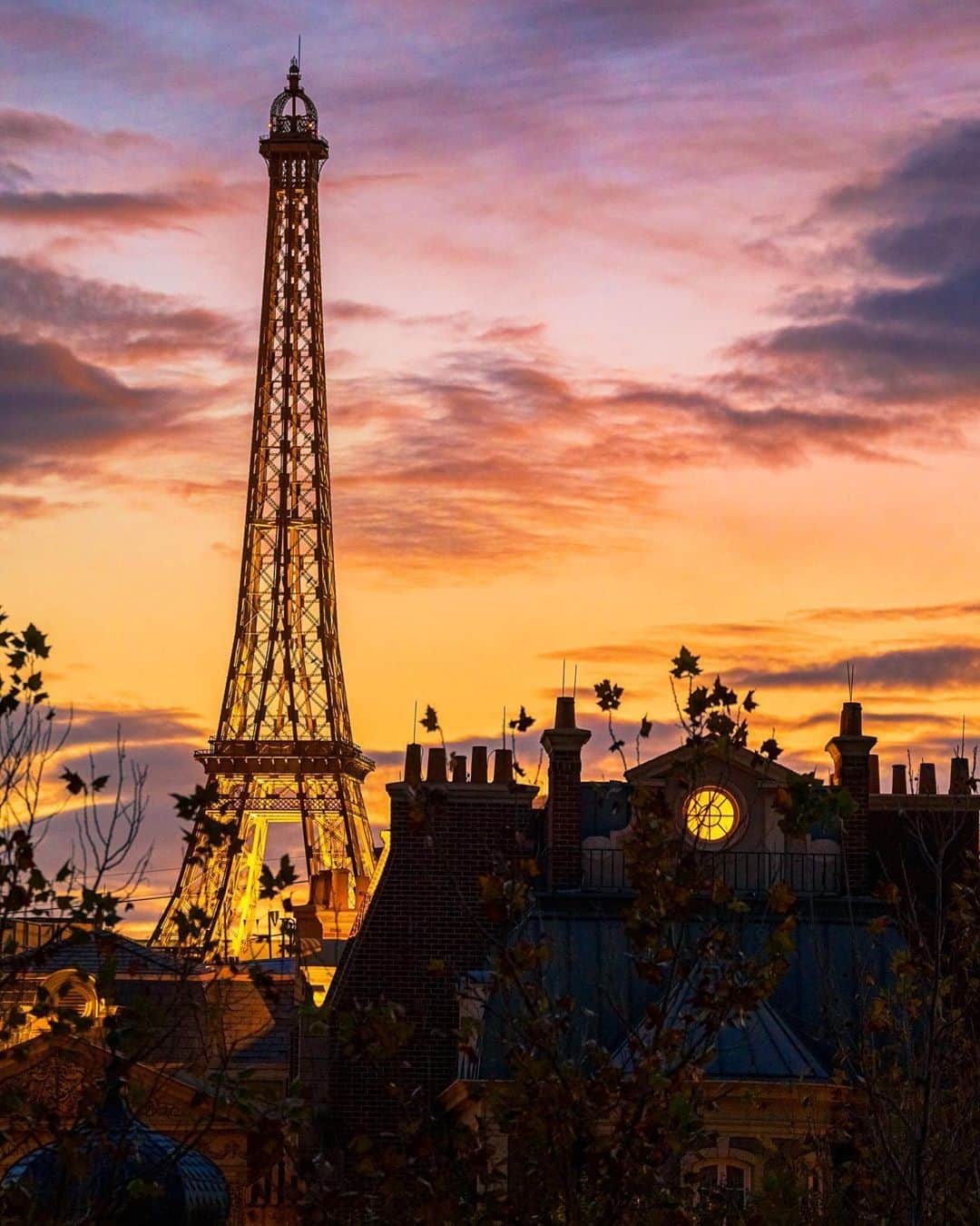 Walt Disney Worldのインスタグラム：「#SunsetSundays are better with views like this! What's your favorite country to visit in the #EpcotWorldShowcase? 🌍🧳🌇 #WaltDisneyWorld (📷: @disneyparktography)」