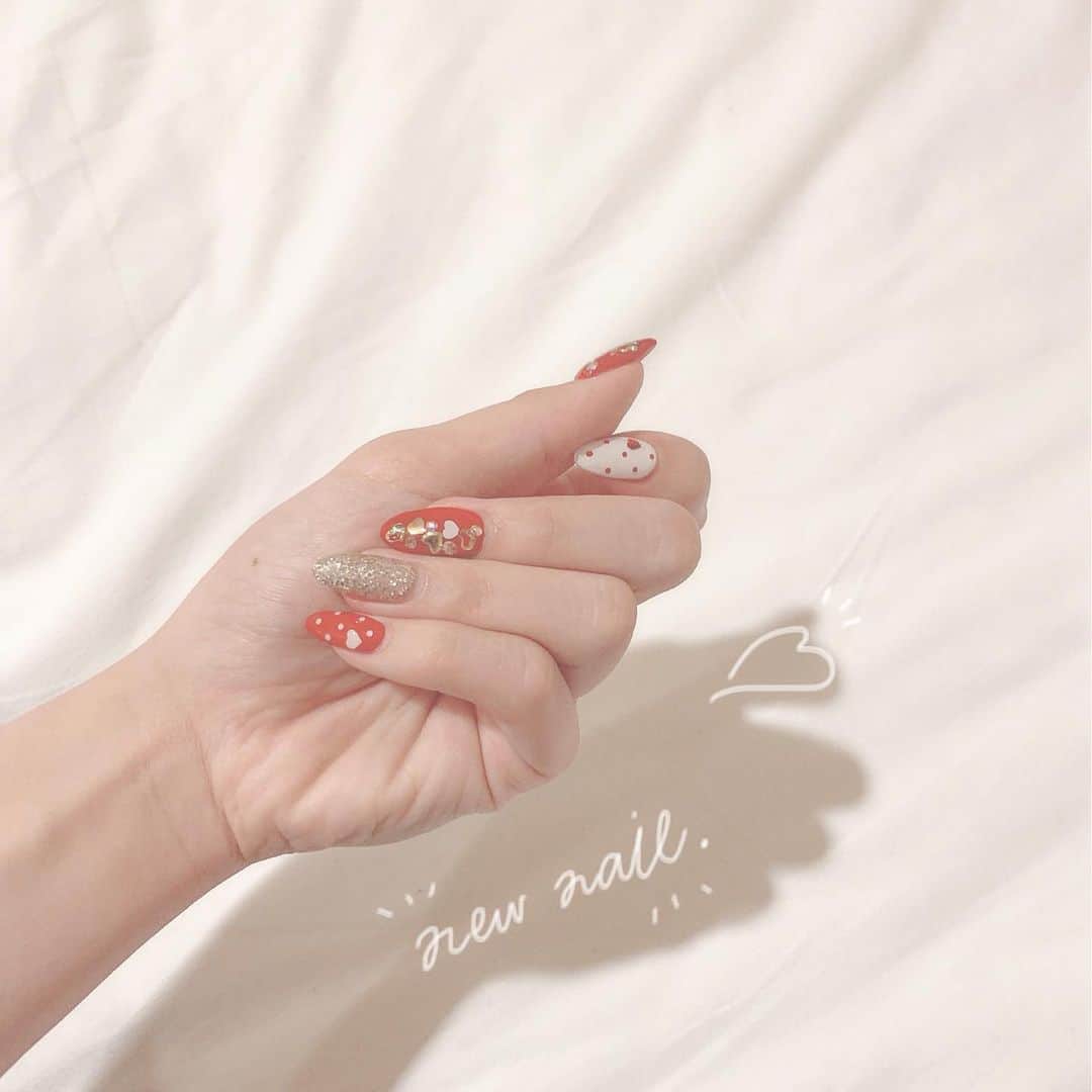 茉井良菜さんのインスタグラム写真 - (茉井良菜Instagram)「爪の塗装です赤！」2月10日 5時00分 - yonsuchan