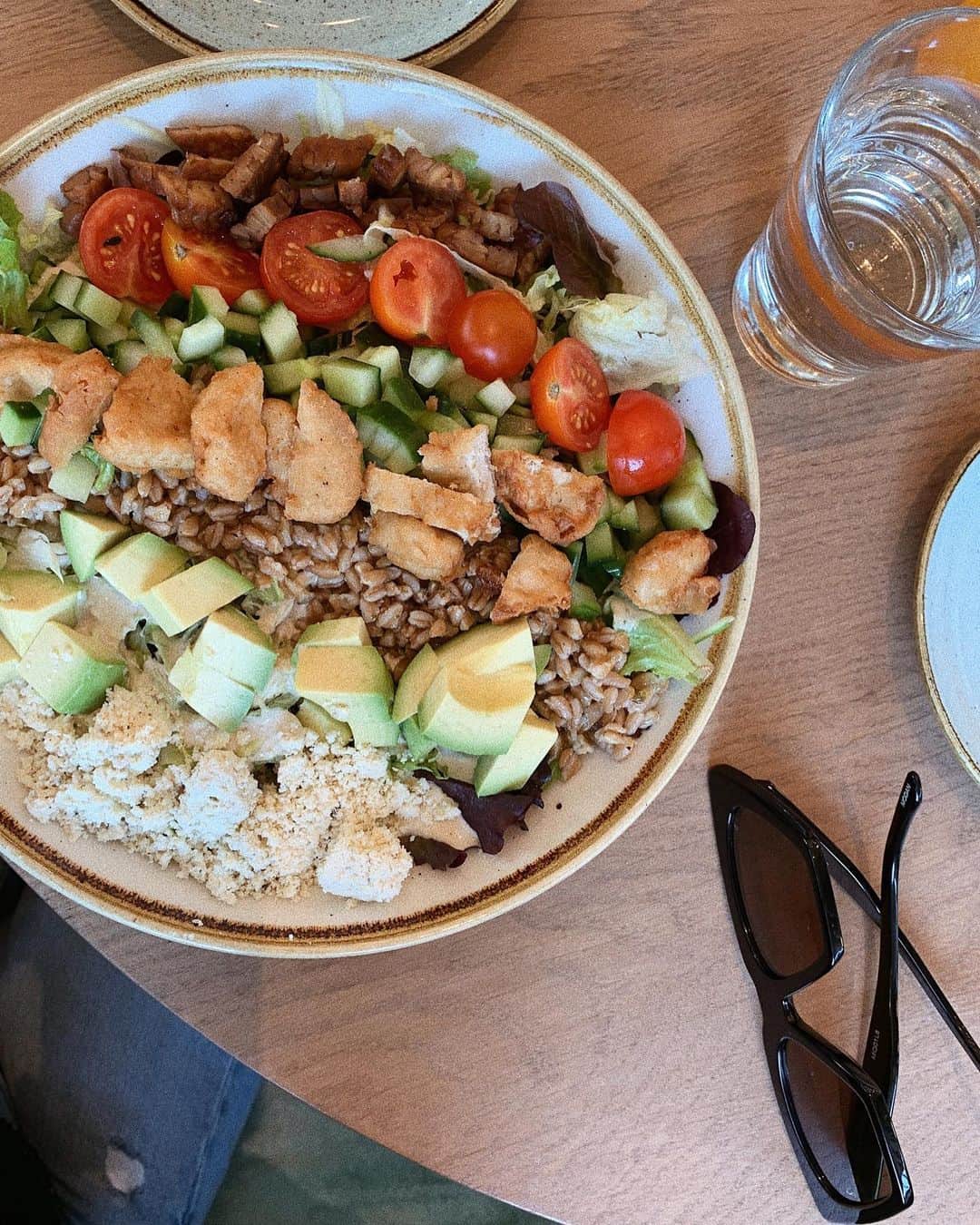ダニエル・パナベイカーのインスタグラム：「Would you believe me if I told you this was vegan? Because it is and it was delicious!」