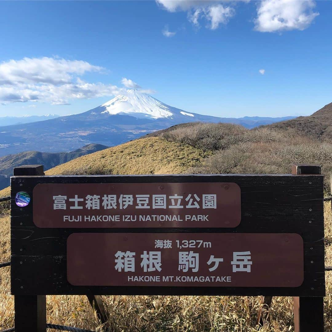 平地真菜さんのインスタグラム写真 - (平地真菜Instagram)「今日は駒ケ岳へ ロープウェイだと7分で標高1327mまで😳。お手軽！！ 青空と富士山良いですよね〜  #富士山 #mtfuji #箱根元宮 #箱根旅行」2月9日 20時04分 - mana_hirachi