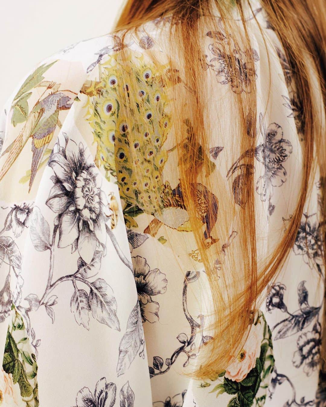 のインスタグラム：「WOMEN'S 2020 SPRING & SUMMER VISUAL﻿ ﻿ Blouse / PEELSLOWLY ￥36,300 (01-158-10-046744)﻿ 4月入荷予定 - 六本木ヒルズ店﻿ ﻿ ※上記の内容は2020年2月6日の状況です。﻿ ※入荷状況や価格は予告無しに変更となる場合がございます。予めご了承ください。﻿ #estnation #エストネーション」