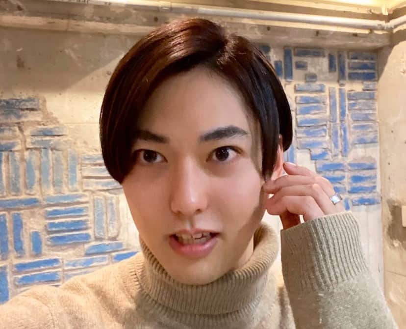 ないとーのインスタグラム：「Snow Manの目黒蓮さんヘアーに似せて頂きました！  あたい、清潔男になりたい！  #美容室ピース  #snowman  #目黒蓮」