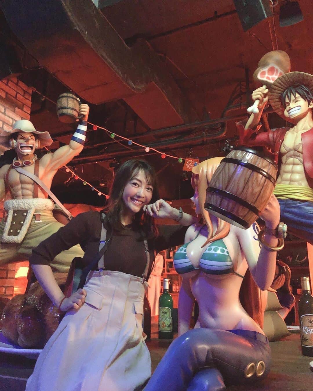 うえむらちかのインスタグラム：「東京ワンピースタワー @tokyoonepiecetower で開催されている﻿ ﻿ 東京ワンピースタワー×オバケン﻿ ミッションクリア型ホラーイベント⚓️﻿ ﻿ 「難破船からの訪問者～蘇りしミイラの呪い～」﻿ ﻿ の初日公演に挑戦してきた〜👒﻿ ﻿ 💀本イベントは襲い来るミイラを封印するために謎解き・ミッションをクリアしながらキーワードを集めていくミッションクリア型ホラーイベント﻿ ﻿ 👻制作はハイクオリティのお化け屋敷やホラーイベントを手掛ける「方南町お化け屋敷オバケン」が担当﻿ ﻿ ﻿ ワンピース好きとしても、ワンピースの世界を楽しみながらミッションに参加出来るという﻿ 最高な時間と空間でした✨﻿ ﻿ ミイラがハイクオリティ過ぎて﻿ ぶち怖かったんですが…﻿ 命辛々クリアすることができましたー👏﻿ ﻿ でも、5階のミッションだけ辿り着くことができなかったので﻿ 期間中もう一度リベンジしたい……😂﻿ ﻿ ﻿ 【Story】﻿ 3日前、トンガリ島に一隻の難破船が流れ着いた。﻿ 島に駐在する海兵の一人が難破船の調査に向かうが、﻿ 一向に戻ってこない。﻿ 腕に自信のある海兵たちが救出に向かうものの、﻿ 次々と行方をくらませてしまう。﻿ 命からがら戻ってきた海兵たちは口を揃えて言う。﻿ ﻿ 「ミ、、ミイラが動いたっ」﻿ ﻿ 事態を重く見た海軍が島全体に厳戒態勢をしきはじめる。﻿ 4日目の夜、何かが起こるかもしれない…﻿ ﻿ ●開催期日﻿ 2020年2月8日（土）、15日（土）、22日（土）※1日2公演（全6公演開催）﻿ ●公演スケジュール﻿ ・1公演目……開場・開演17:50﻿ ・2公演目……開場・開演20:00﻿ ※制限時間は約90分（オープニング込み）を予定しております。﻿ ﻿ ﻿ #東京ワンピースタワー #東京イベント #ワンピース #onepiece #東京タワー #オバケンコラボ #映えミイラ #守られたい #pr #コラボベース #オバケン #難破船からの訪問者 #脱出ゲーム #夜の東京タワー」
