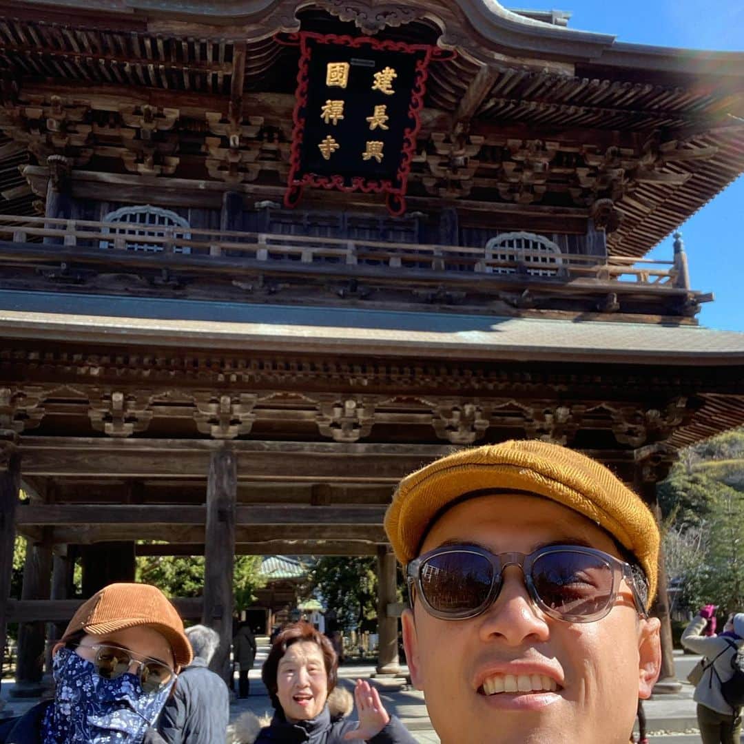 岡村咲さんのインスタグラム写真 - (岡村咲Instagram)「2017年ぶりの鎌倉旅行へ連れて来てもらっております🚙素晴らしいお天気で最高の旅日和で美しい景色に癒されました☀️その代償と減薬のせいでとんでもない血管浮腫と3時には疲れてしまい、ホテルの方へ入らせていただきました😢もっと遊びたかった…。明日も無理せず、早めに活動を始めて早めに帰宅するパターンで過ごしたい思います！温泉で温まって、今はお部屋でぐーたら。。最高に気持ちがいい…💗」2月9日 20時50分 - sakiokamura_official