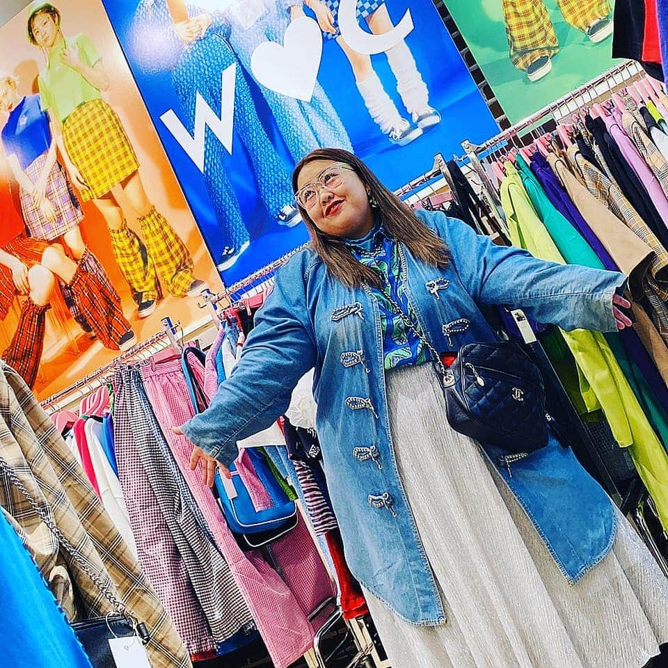 ミナコさんのインスタグラム写真 - (ミナコInstagram)「W♥️C  WEGO ♥️展示会♥️めっちゃ可愛かった～✨届くの楽しみ♥️ #wc #ダブルシー #wego  #ぽっちゃりコーデ  #ぽっちゃり女子  #ミケポ  #おしゃれさんと繋がりたい  #展示会」2月9日 21時01分 - mi7kooooo