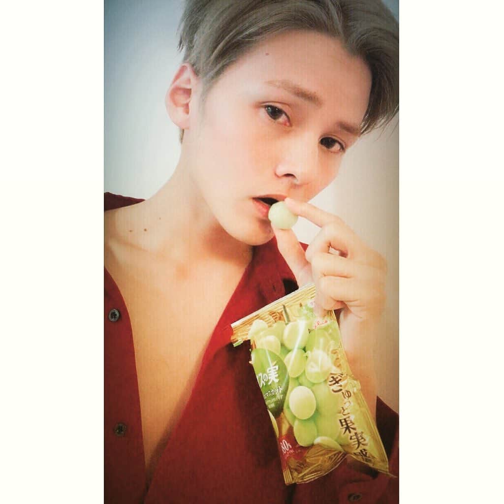 古屋敬多のインスタグラム：「いつぞやの大人の古屋。 #アイスの実 #大人の古屋シリーズ」