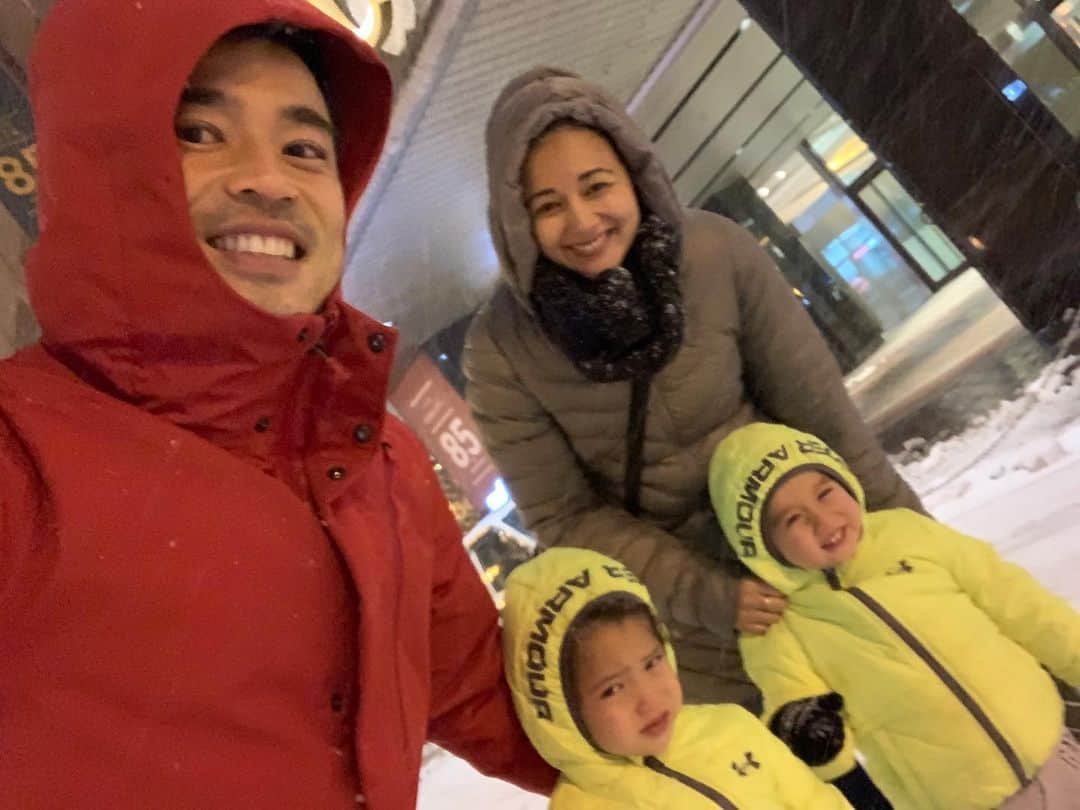 エリナ シルカのインスタグラム：「Guess who’s not so sure about all this snow 😬😂😂😂 雪苦手な子発見😳」