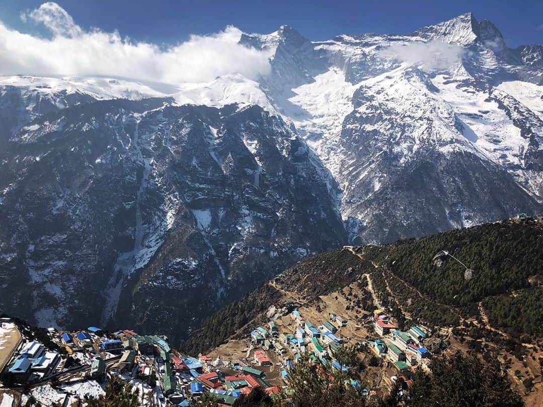 ジェレミー・アボットさんのインスタグラム写真 - (ジェレミー・アボットInstagram)「Can’t believe I got to wake up to this view! Taking a rest today in #Namchebazaar before continuing our trek to #GokyoLake (15,720ft) for the first ever figure skating and ice hokey event in the Khumbu region, Nepal. ——————— @vny2020.official @nepaltourism @turkishairlines  #visitnepalyear2020  #lifetimeexperiences #skatenepal #unexploredmedia #teamgraf #marmot #lasportiva #weareallzeal #exploremore #karitraa #nepal #alpineskating #wildice #iceskating #figureskating #hockey」2月9日 21時14分 - idreamofjeremy