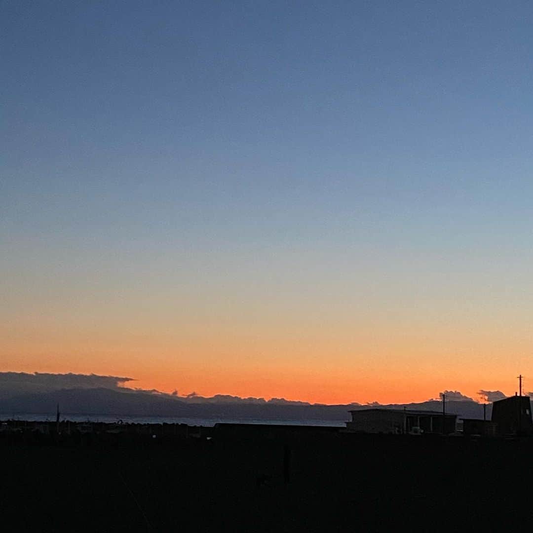 宮川大輔さんのインスタグラム写真 - (宮川大輔Instagram)「#湘南 #サザンビーチ #月が綺麗でデカかった！ #でも寒かったぁ。」2月9日 21時23分 - miyagawadai