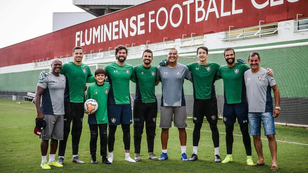 アリソン・ベッカーさんのインスタグラム写真 - (アリソン・ベッカーInstagram)「Gostaria de agradecer ao @fluminensefc pelo carinho q recebi, de todos que fazem parte do clube, durante a minha “semana de folga” onde tive o prazer de treinar com meu irmão @murielgbecker e meu afilhado #Franthiesco . Obrigado @andrecarvalhopg e @j66c19 pela disponibilidade! Que esse seja um grande ano pra toda nação tricolor!」2月9日 21時47分 - alissonbecker