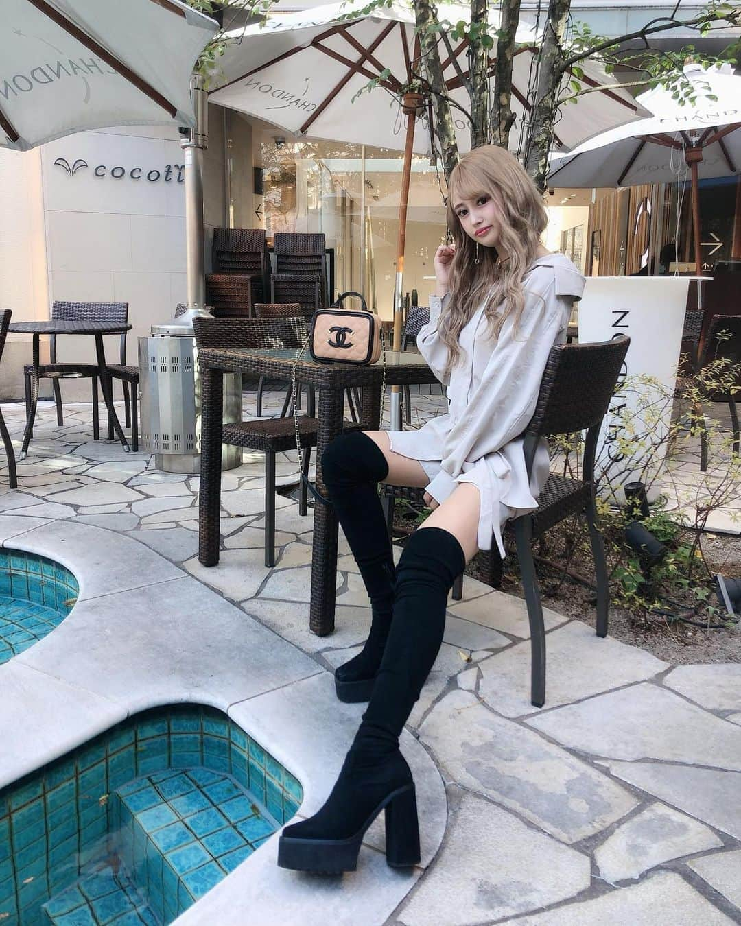 SHIHOさんのインスタグラム写真 - (SHIHOInstagram)「. . cafe time☕️♡ . 寒くてもテラスが好きな感じ🤞🧡笑 . . お洋服は @selectshop_vivantjolie 💎💛 . シャツセットアップだよ👔♡ かわいいの(*´───`*)💓💓 . .  #fashion #fashionista #me #tokyo #japanese #japan #ootd #ootdfashion #selectshop #awfashion #ファッション #コーデ #コーティネート #渋谷カフェ  #カフェ巡り #おしゃれカフェ #ビジョビ」2月9日 21時40分 - cham_pipi