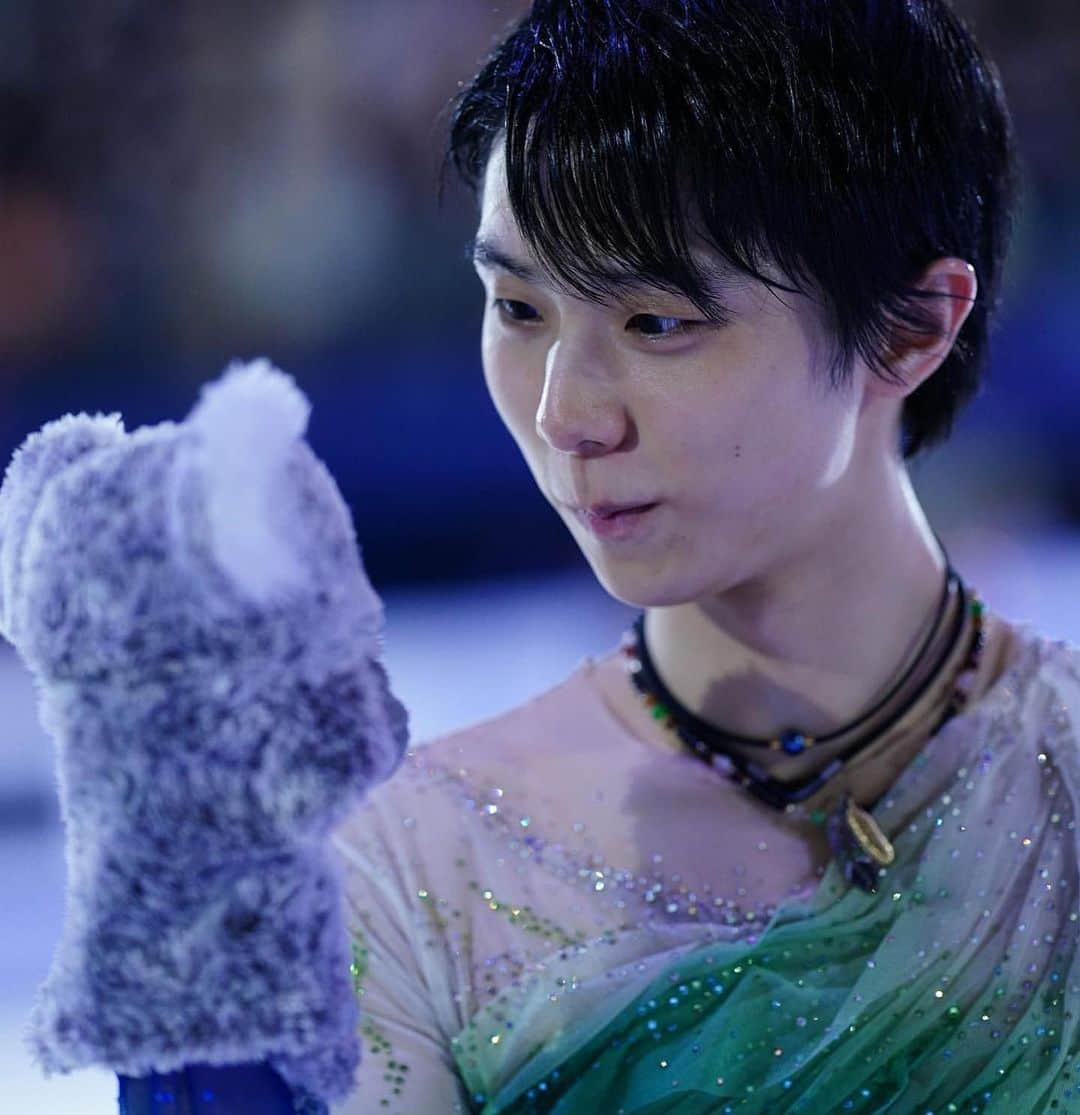 羽生結弦さんのインスタグラム写真 - (羽生結弦Instagram)「#Repost @sponichitokyophoto ＜四大陸選手権最終日＞エキシビション、コアラのパペットを手にする羽生結弦(撮影・小海途 良幹） #羽生結弦 #yuzuruhanyu #hanyuyuzuru #yuzu #figureskater #figureskate #figureskating #하뉴유즈루 #羽生结弦 #юдзуруханю #四大陸選手権 #fourcontinents #4cc2020」2月9日 21時50分 - yuzu_kanami