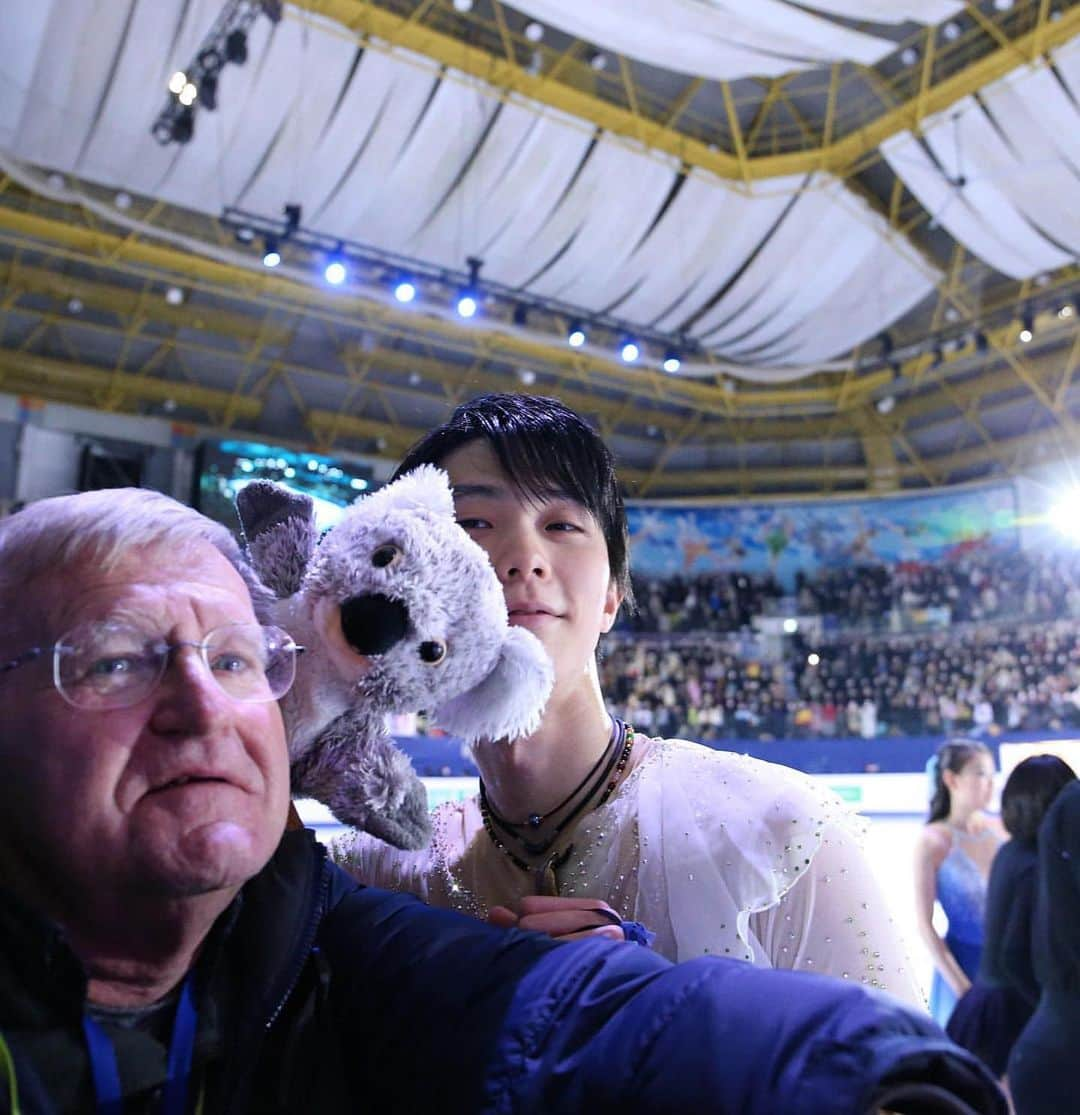 羽生結弦さんのインスタグラム写真 - (羽生結弦Instagram)「#Repost @sponichitokyophoto ＜四大陸選手権最終日＞エキシビション、コアラのパペットを手にする羽生結弦(撮影・小海途 良幹） #羽生結弦 #yuzuruhanyu #hanyuyuzuru #yuzu #figureskater #figureskate #figureskating #하뉴유즈루 #羽生结弦 #юдзуруханю #四大陸選手権 #fourcontinents #4cc2020」2月9日 21時50分 - yuzu_kanami