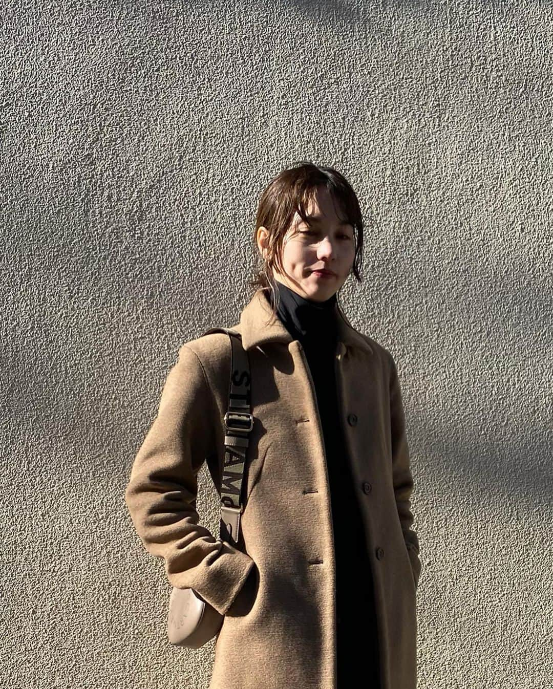 Kayumi Asukaさんのインスタグラム写真 - (Kayumi AsukaInstagram)「今日の私服。と、安定の半目。 coat：#jilsander  tops：#uniqlo  pant：#jamaisvu  shoes：#maisonmargiela bag：#stellamccartney」2月9日 22時06分 - kayumiasuka