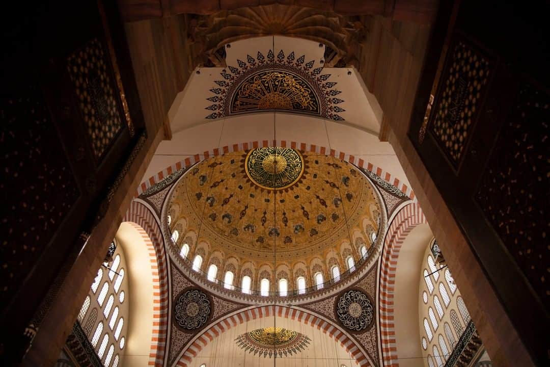 National Geographic Travelさんのインスタグラム写真 - (National Geographic TravelInstagram)「Photo by @krystlejwright | Walking through the entrance to the Süleymaniye Mosque, one cannot help but be enamoured with the Ottoman architecture. Situated on the third hill in Istanbul, Turkey, the imperial mosque is considered one of the most beautiful to visit.」2月9日 22時07分 - natgeotravel