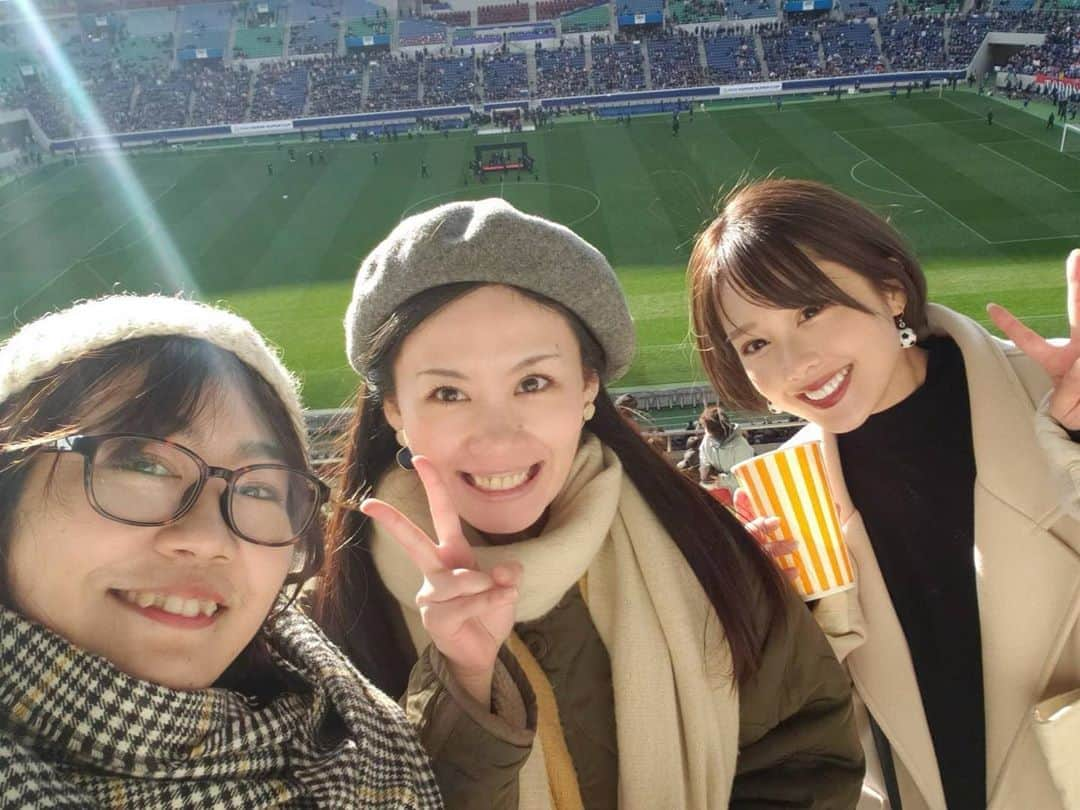 峰麻美さんのインスタグラム写真 - (峰麻美Instagram)「FUJI XEROX SUPER CUP⚽️ ⚓️横浜F•マリノスvsヴィッセル神戸🐃  点の取り合いのシーソーゲームで、90分間でも充分楽しかったのに、PK戦がまさかの展開でほんと最後まで楽しかった😂笑  ヴィッセル神戸のみなさんおめでとうございます🏆✨ #soccer #football #jleague #j1 #fmarinos  #vissel #xeroxsupercup  #fujixerox #サッカー #jリーグ #フジゼロックススーパーカップ  #横浜fマリノス  #ヴィッセル神戸 #サッカー好き女子 #ベガサポ」2月9日 22時18分 - asaaaaami.0702