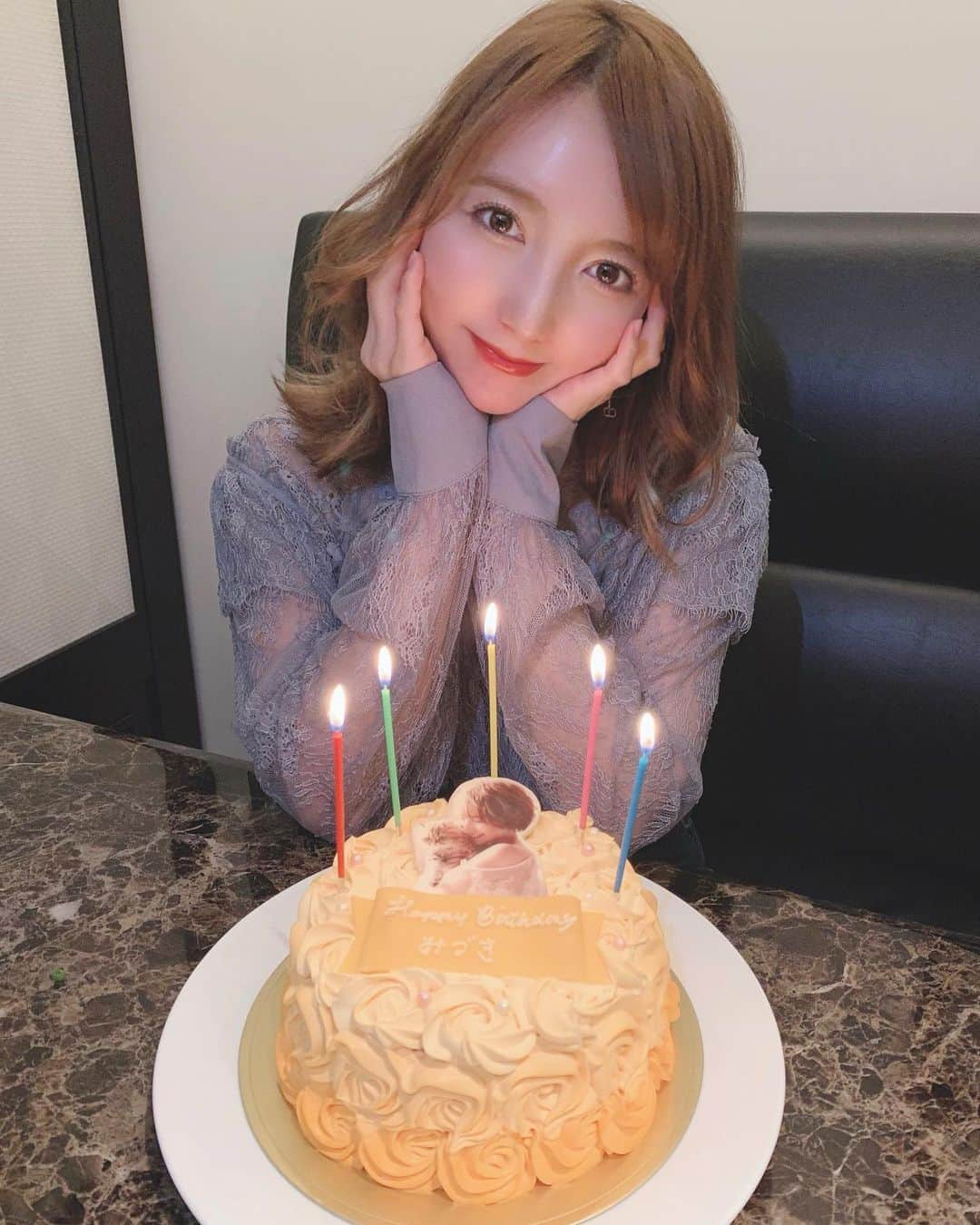 堀みづきさんのインスタグラム写真 - (堀みづきInstagram)「お祝いしてもらいました🥺🎂♥️ お腹痛くなるほど笑えるって幸せ。 いつも本当にありがとう☺️ これからもよろしくね💓 @kanikanikanii  #お誕生日　#お祝い　#ありがとう」2月9日 22時28分 - mizuki_027