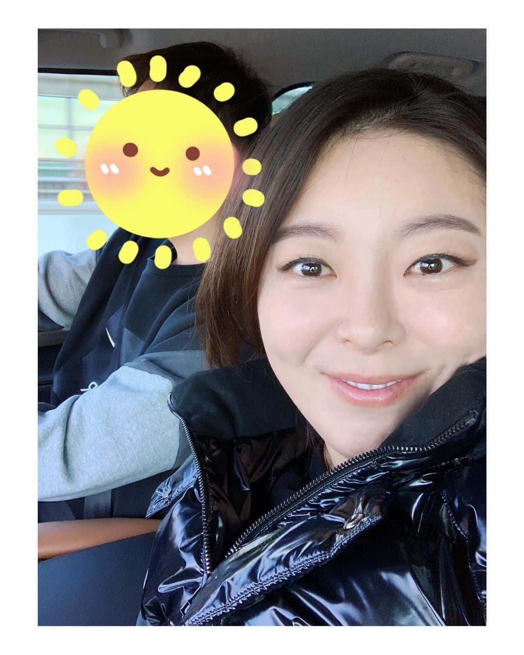ハー・ミジョンのインスタグラム：「둥근 해가 떴습니다☀️ #동글동글」