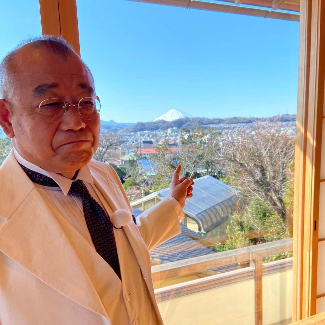 笑福亭鶴瓶さんのインスタグラム写真 - (笑福亭鶴瓶Instagram)「吉田茂邸日本一の富士山が見える。」2月9日 22時35分 - shofukuteitsurube