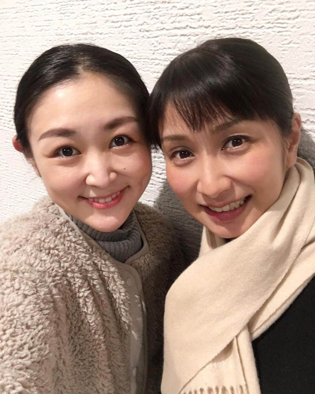 美夢ひまりさんのインスタグラム写真 - (美夢ひまりInstagram)「とーやんとランチに🍽 もちろん子ども3人も一緒なので絶対バタバタ落ち着かないと思っていましたが、双子はずーっとベビーカーで寝ていて、長男も割とお利口にしていられて、思っていた以上にゆっくり話すことが出来ましたー✨ ・ 現役時代は本当に毎日一緒にいたとーやん。お稽古お休みの日や休演日も一緒に買い物に行ったりご飯食べたりしてた…（笑） 今はなかなか頻繁に会えないですが、やっぱり居心地が良すぎて大好きだって思った😂❤️明日も会いたい…🌙」2月9日 22時44分 - himari_miyume