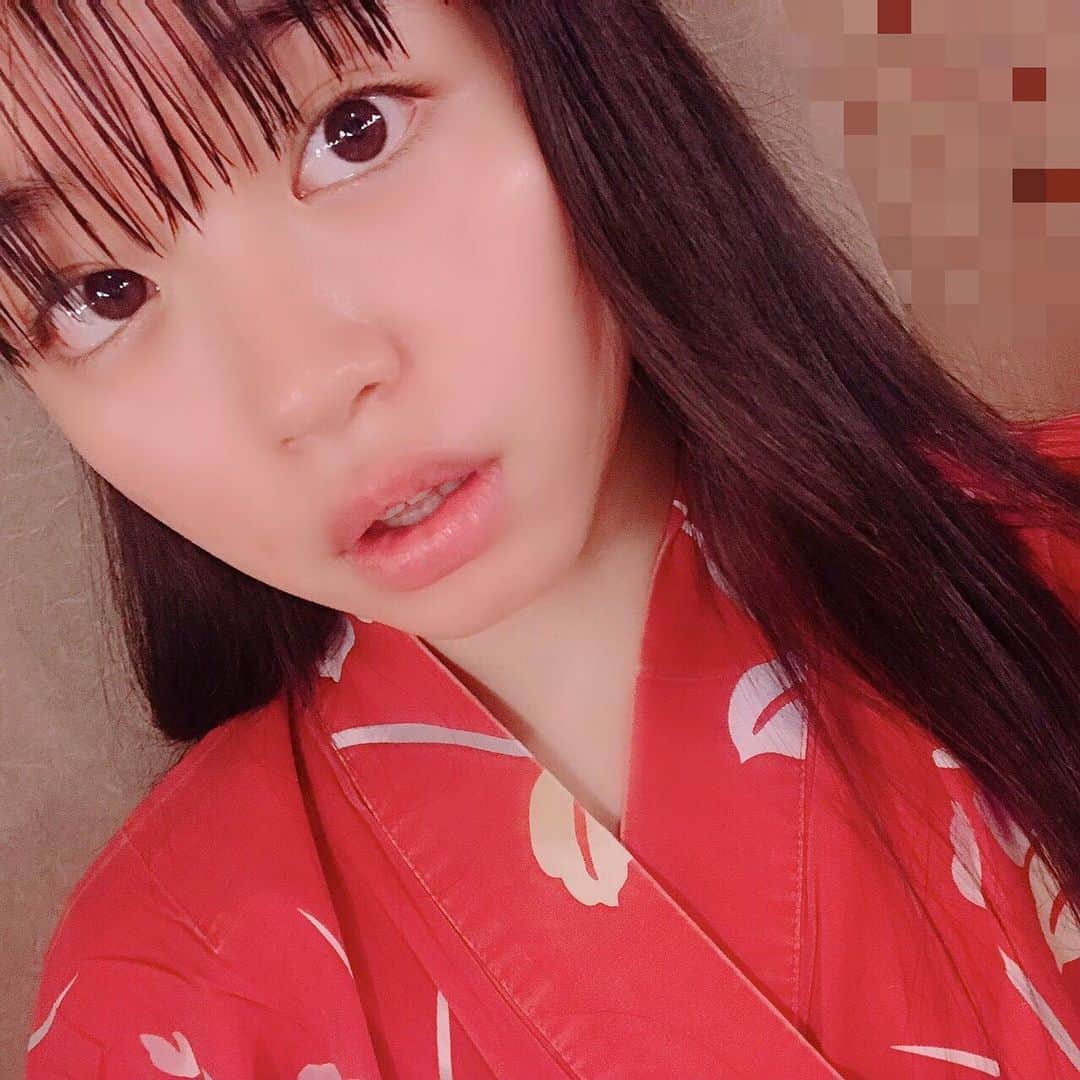吉田万葉のインスタグラム：「岩盤浴行ってきた～👼🏻 おやすみなさい _(-ω•_[▓▓」