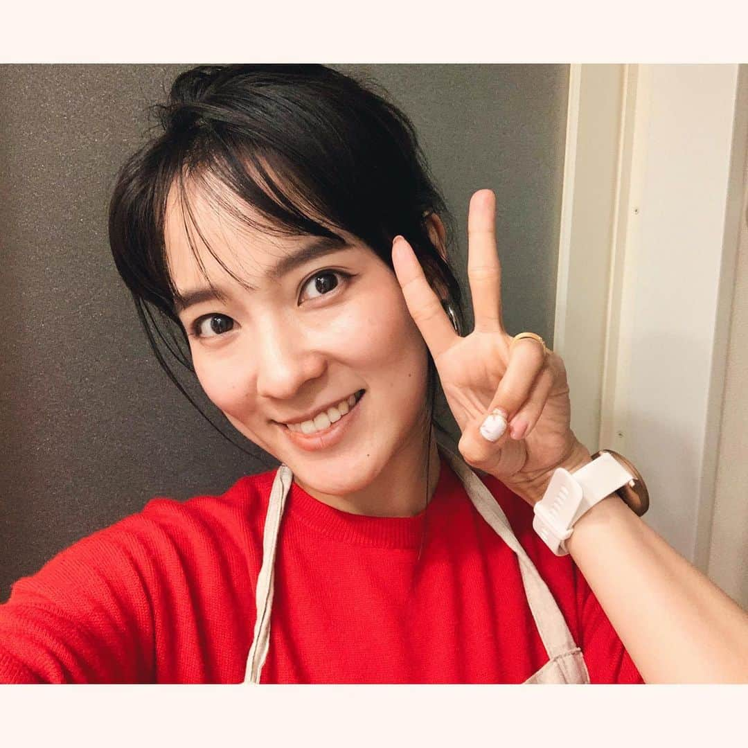 奈津子さんのインスタグラム写真 - (奈津子Instagram)「コスパ最強💰アイリスオーヤマの左右で別々に温度調整できるホットプレート(税抜19,800円)を使ってホムパ🎉左右で違う料理ができるのはもちろんのこと、保温と加熱を同時にできるのが🙆‍♀️ ・ パワフルな加熱で粉物もアヒージョもとても美味しくできました。これはイイ…！ ・ #家電 #家電好き #家電女優 #奈津子 #ホムパ　#お好み焼き　#たこ焼き　#アイリスオーヤマ #ホットプレート #料理　#奈津子の家電録」2月9日 22時51分 - natsuko_kaden