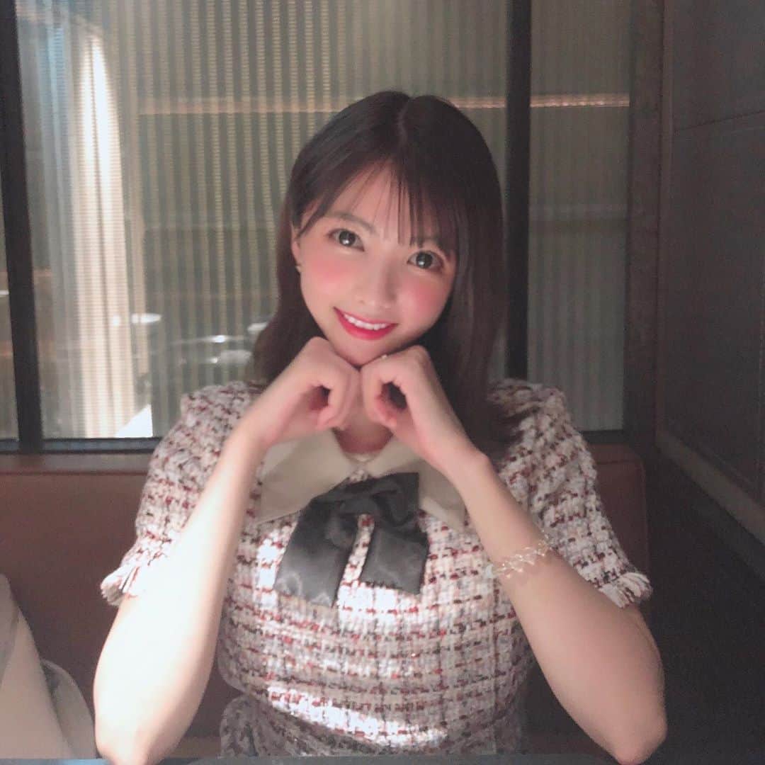 岡田栞奈のインスタグラム：「日曜日デート👫💗 お酒全然飲まないから 一杯で酔っ払い🥴笑 天然チークの出来上がりです❣️ 今日は良い気分で 寝れそうだ〜💗 #日曜日 #家族デート #焼肉 #麻布十番 #兜 #幸せ気分で帰宅 #酔っ払い」