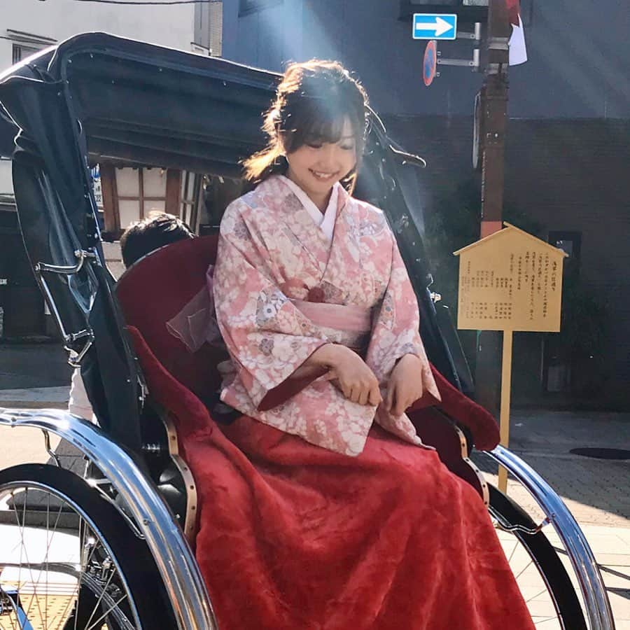 橘珠里さんのインスタグラム写真 - (橘珠里Instagram)「❁︎👘❀🏮❀👘❁︎ ⋆ 太陽の光が綺麗でお気に入りの写真☀️✨ 最近はアプリでもこのような効果をつけられますが、実際のものです🌅 ⋆  #人力車 楽しかったし、 #着物 もまたすぐ着たいです☺️🎶 *----*----*----*----*----* #光芒 #浅草 #人力車えびす屋 #えびす屋浅草 #浅草人力車 #浅草人力車えびす屋 #浅草巡り #浅草 #お着物 #着物女子 #着物コーディネート #着物コーデ #着物ヘア #着物ヘアアレンジ #着物ヘア #ピンク着物 #浅草着物レンタル #レンタル着物 #梨花和服 #梨花和服浅草  #浅草観光 #着物女子会 #浅草フォトスポット #asoview #asakusa #rickshaw #asakusatokyo #tokyo #kimono #kimonofashion」2月9日 23時05分 - jurinu