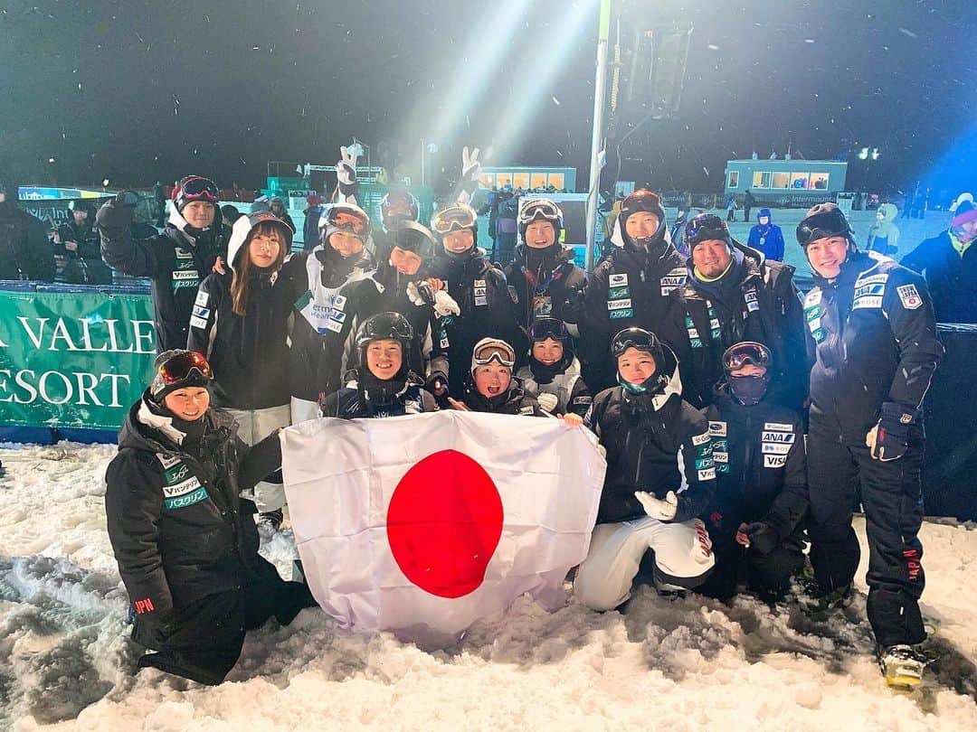 伊藤さつきのインスタグラム：「Thank you Deer Valley🤍 It was soooo excited! MO 10th ,DM 9th . Step by step. 📹 Dual moguls with @hannsoar 👯‍♀️ #teamjapan 🖤 #worldcup#deervalley#🇺🇸 #toyotetsu#okuibuki」