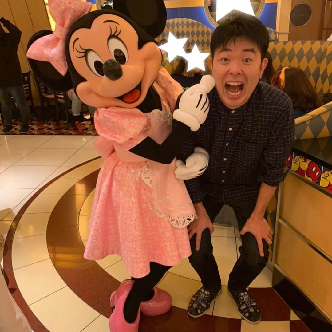 西川晃啓さんのインスタグラム写真 - (西川晃啓Instagram)「ミニーマウス真顔 何故かミニーちゃんの横で気絶出来なくて真顔  #あるある探検隊#レギュラー#気絶#気絶の日々#ギャグ#ミニーマウス#ツーショット#真顔#笑顔#なぜ#十八番#顔#しない#緊張？」2月9日 23時21分 - kizetu