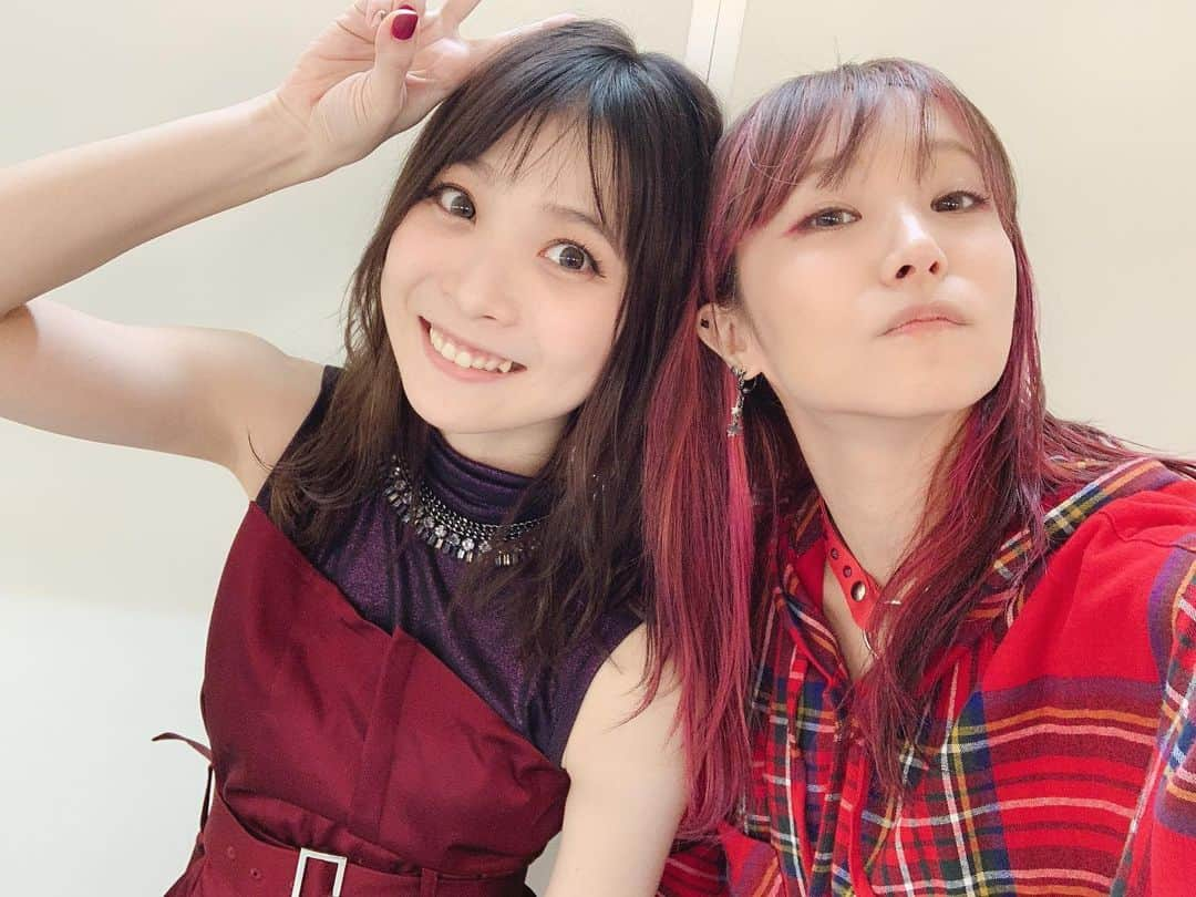 LiSAさんのインスタグラム写真 - (LiSAInstagram)「2020年ライブはじめ☻♡ 楽屋が両隣May'n @mayn1021 とReoNa @reo_peko で家族と過ごしている気持ちでした☻♡だいすきーっ☻♡ リスアニ！LIVE10回目。ということで一番最初にガルデモとして出演させていただいた、リスアニ！LIVE2010を思い出しながら、特別なデート(LiVE)でした。自分で組んでおいて想いも大放出🤮🤮🤮大切な日を一緒に遊んでくれた皆様。ありがとうございました。#リスアニ！１０回目おめでとうございます㊗️ #3ヶ月もLiVEしてなかったの　#デビューして一度もない気がする」2月9日 23時37分 - xlisa_olivex