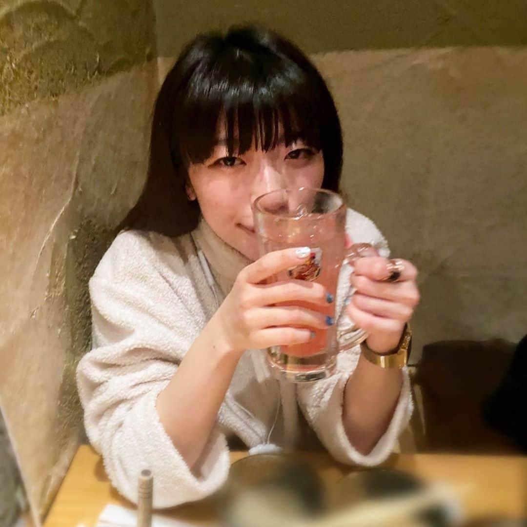 ぱいぱいでか美のインスタグラム：「飲み会で寝てしまうぱいぱいでか美 ꙳ #APOKALIPPPS #新年会 #tops #candystripper  #俺はインスタグラマーになりてぇ ꙳ ブログにも載せたアポカリ新年会。 あとでカメラロール見たら自分がある一定の瞬間から 完全に眠そうでした。笑 アポカリ今日はお昼にライブでしたありがとう！ 明日もライブあるよーん！ 嬉しい〜 ストーリーに告知載せときます。 前も載せたモコモコの恐竜刺繍が可愛い服は安定のCandyです。」