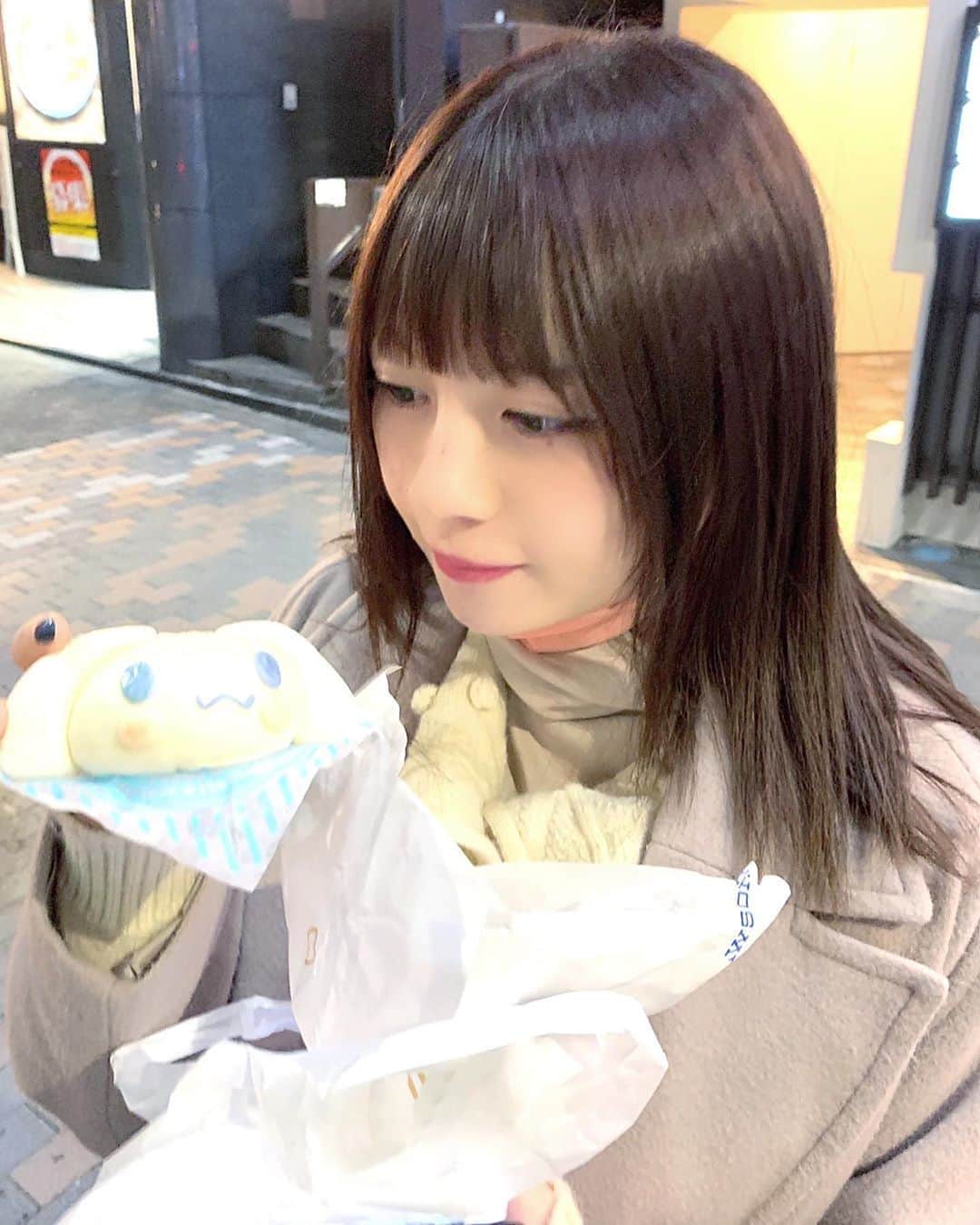 廣川奈々聖のインスタグラム：「． シナモロールまん食べた〜〜٩( 'ω' )و❤︎﻿ ﻿ ﻿ ﻿ ﻿ #シナモロールまん #☁」